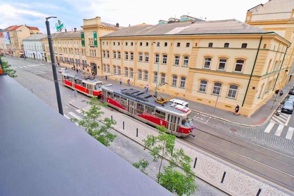 The Peony In Smichov, 5 *