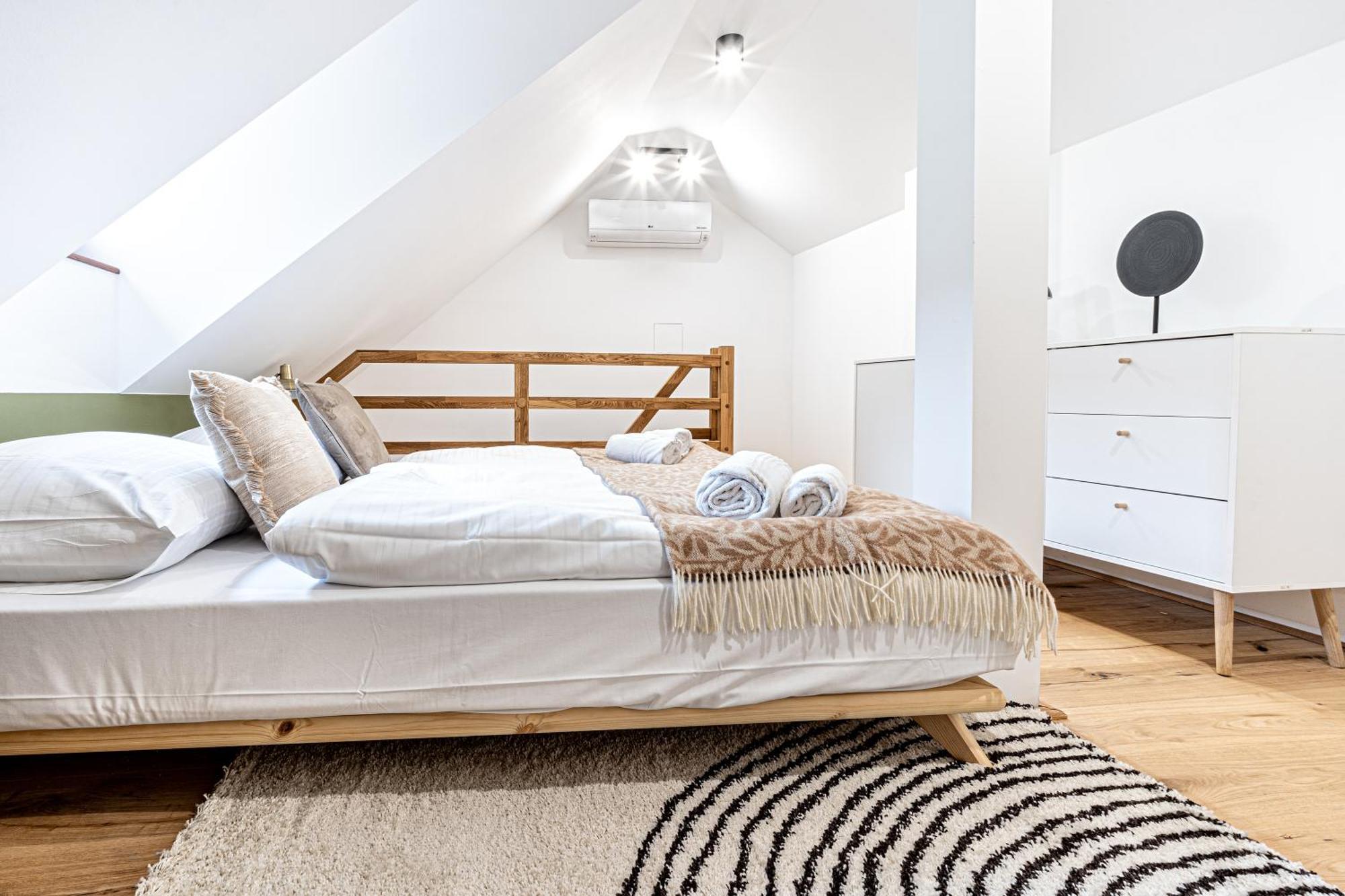 Beautifully Renovated At Lesser Town * Prag