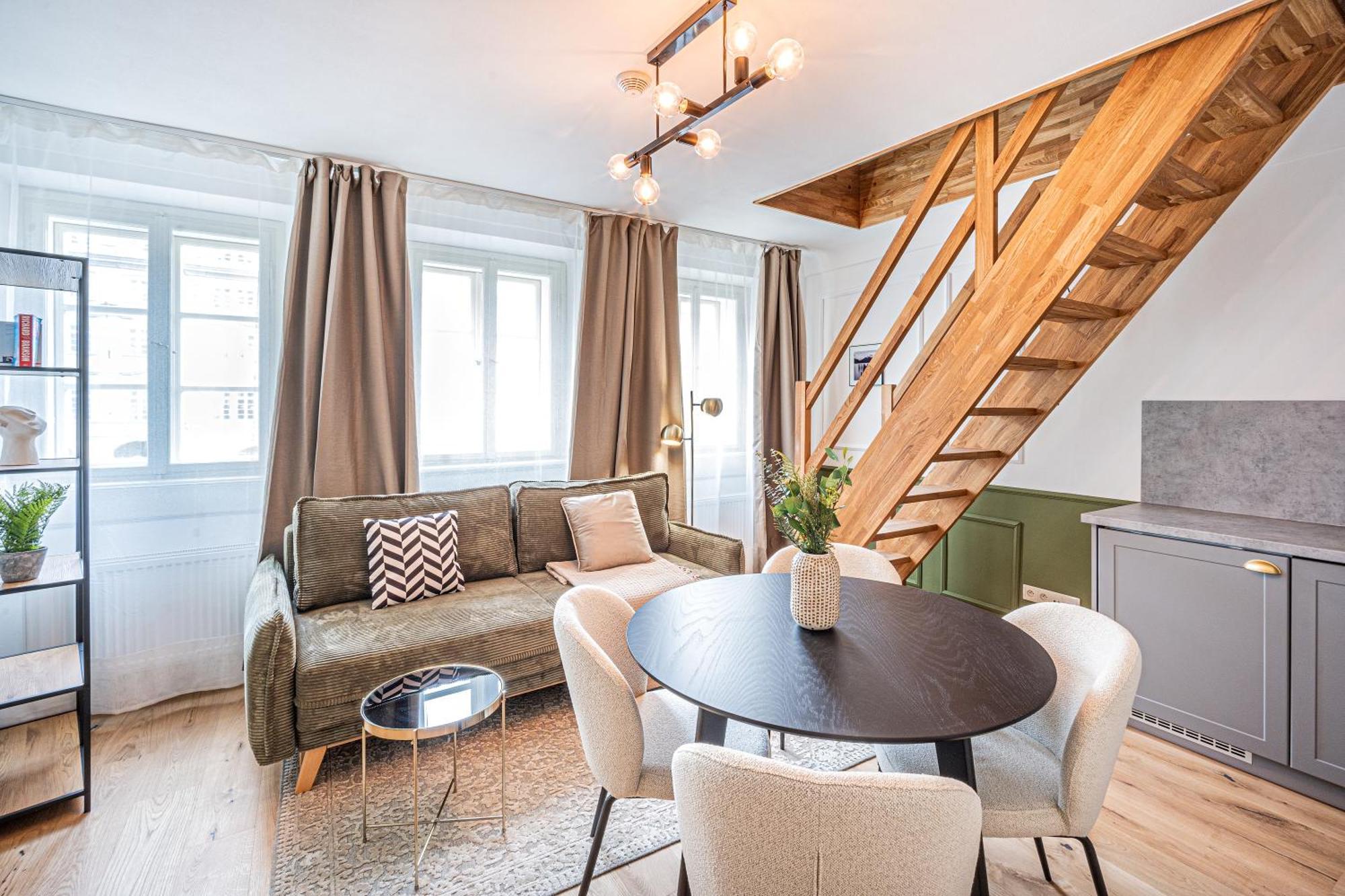 Beautifully Renovated At Lesser Town Lejlighed