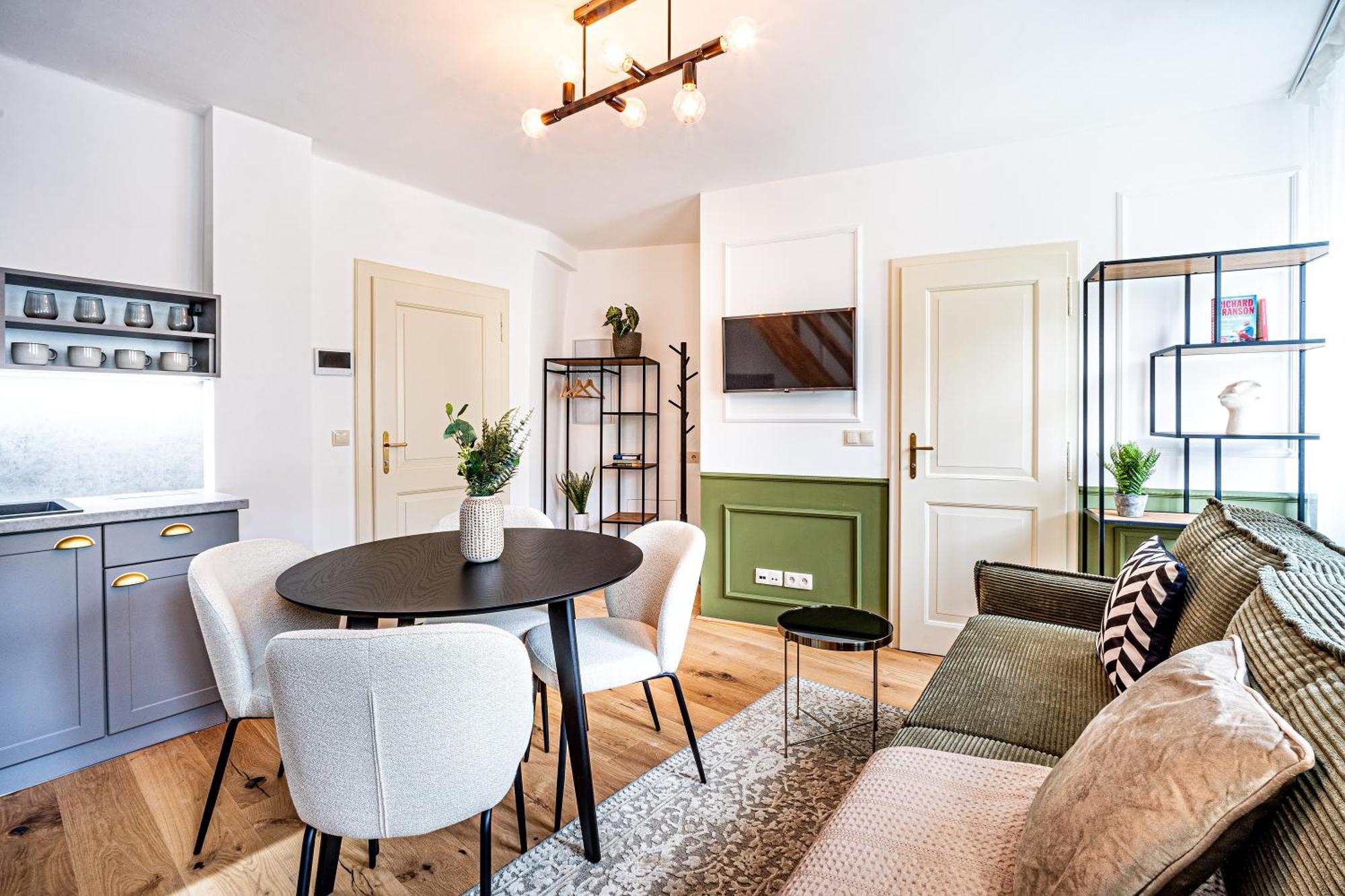 Lejlighed Beautifully Renovated At Lesser Town