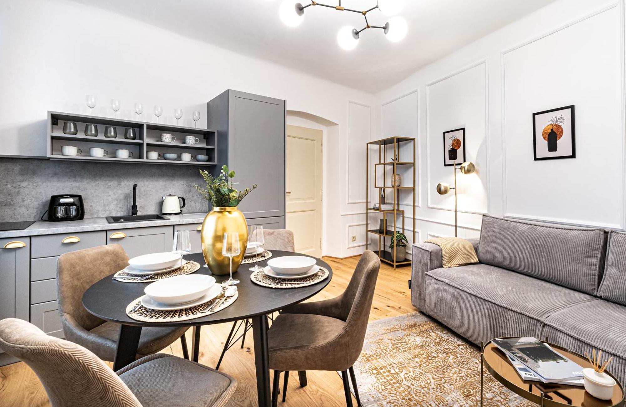 Beautifully Renovated At Lesser Town Lejlighed *