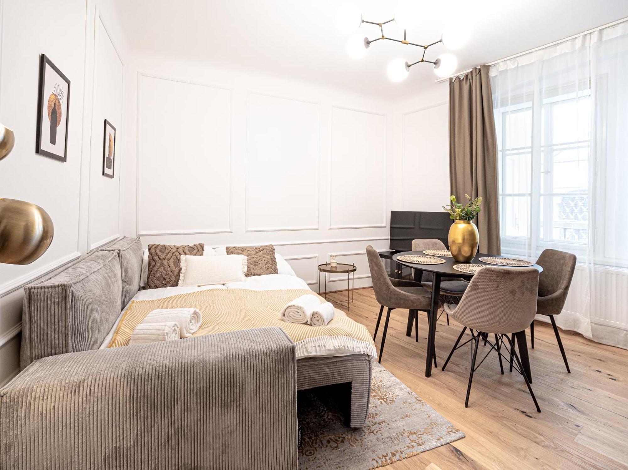 Beautifully Renovated At Lesser Town * Prag