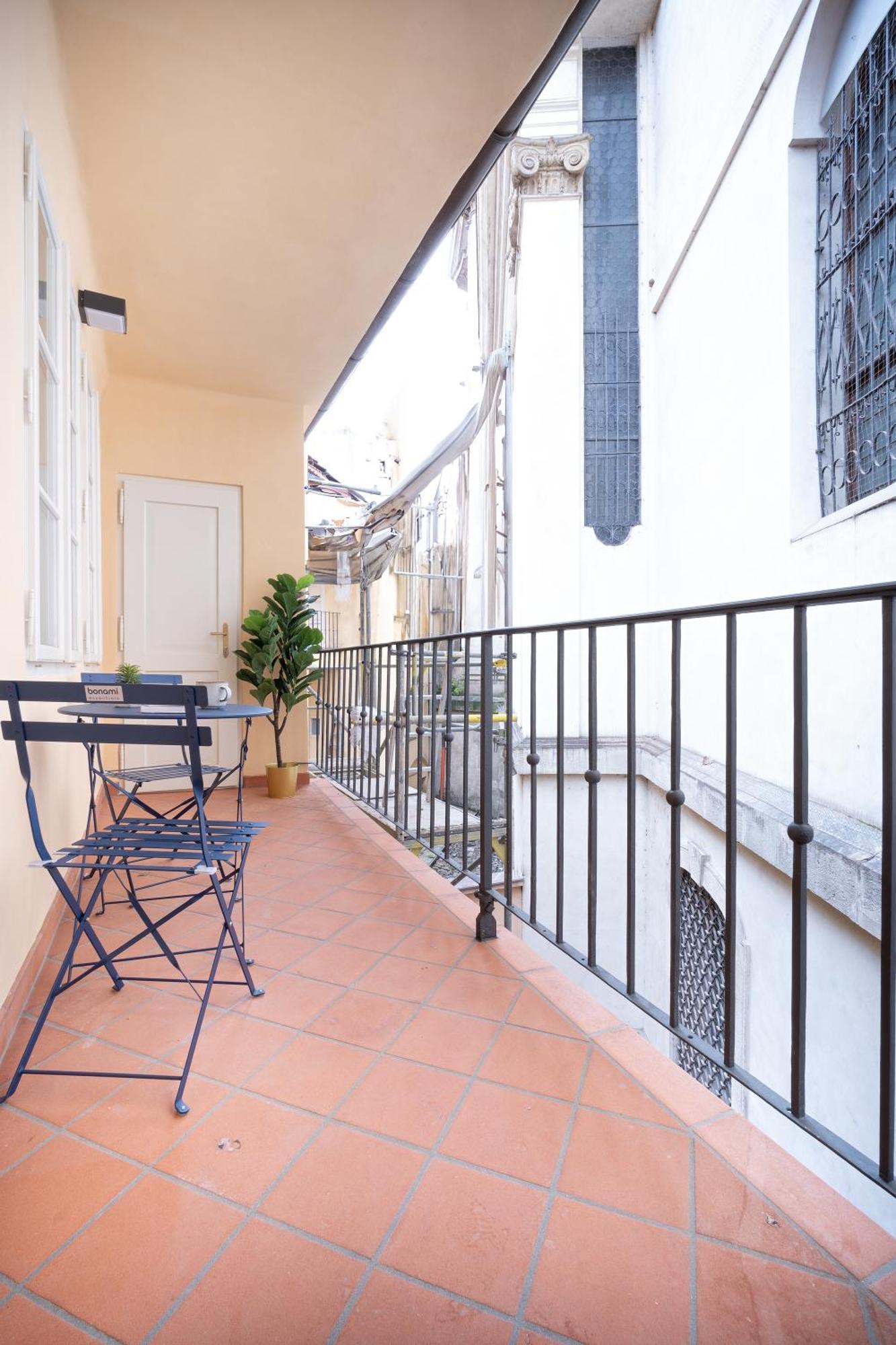 Beautifully Renovated At Lesser Town