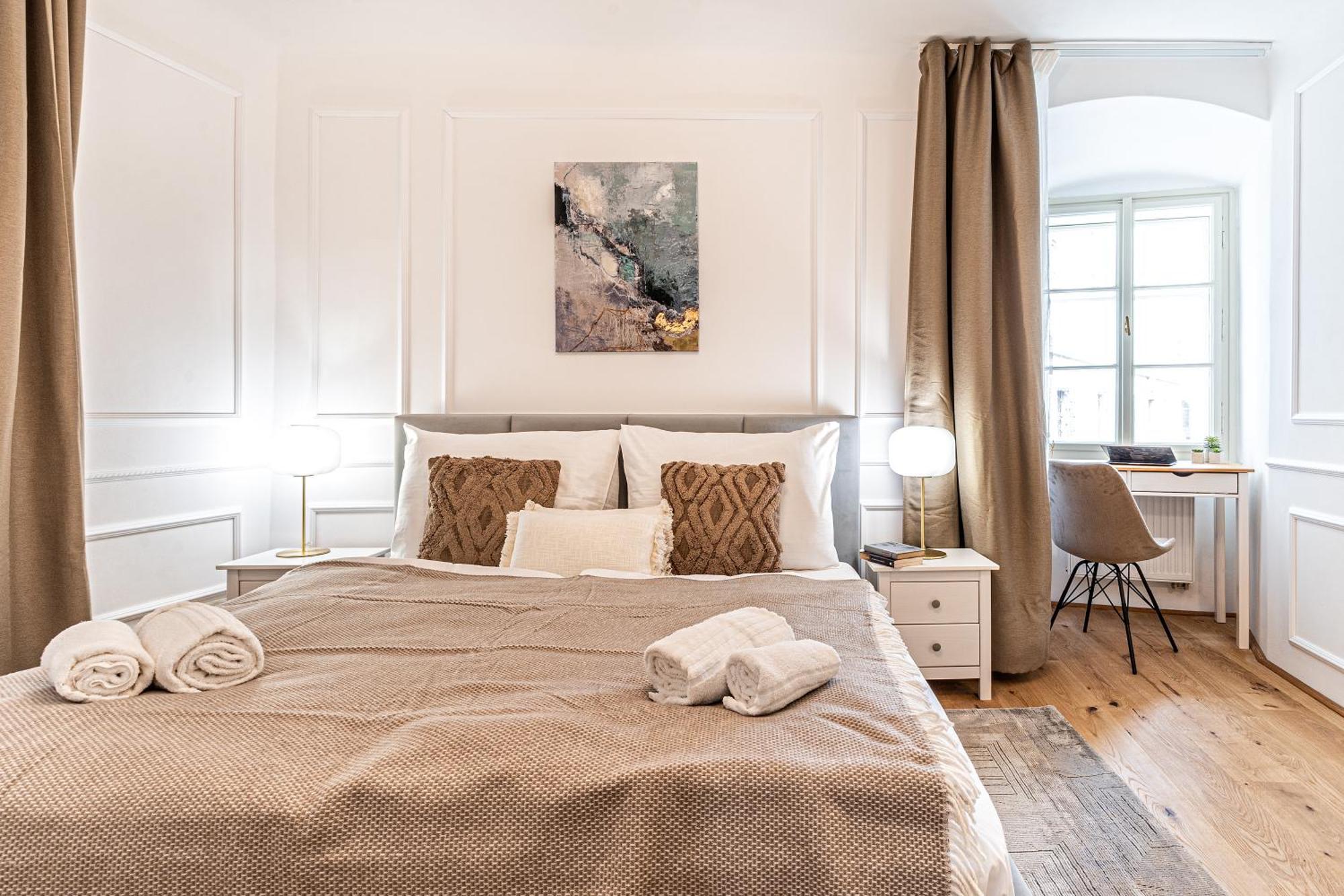 Beautifully Renovated At Lesser Town *
