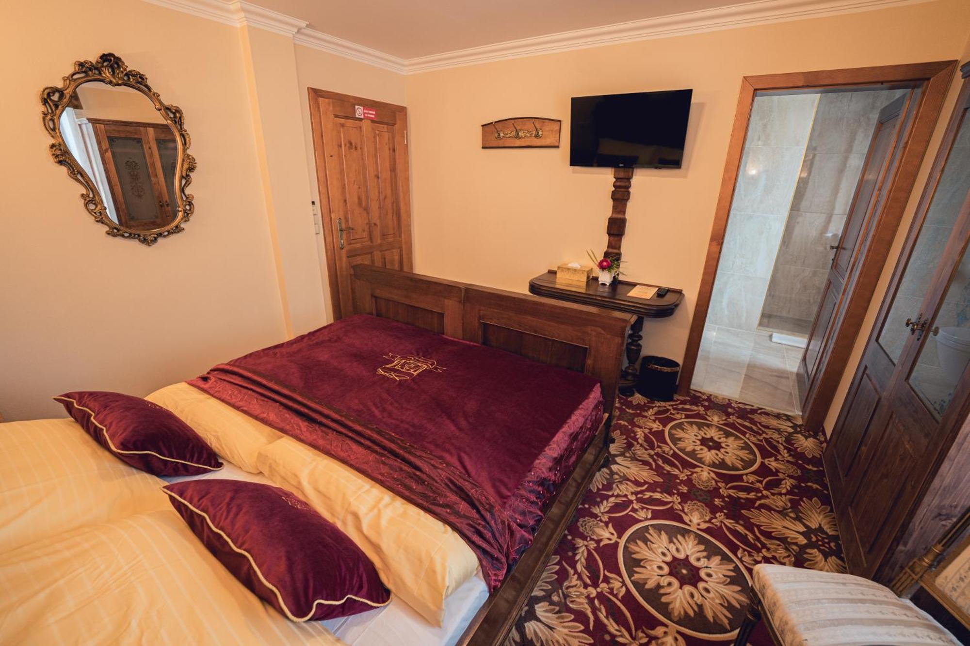Svatojansky Dvur 4*