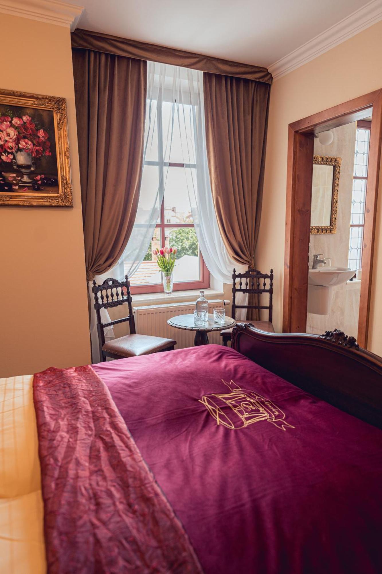 Svatojansky Dvur 4*
