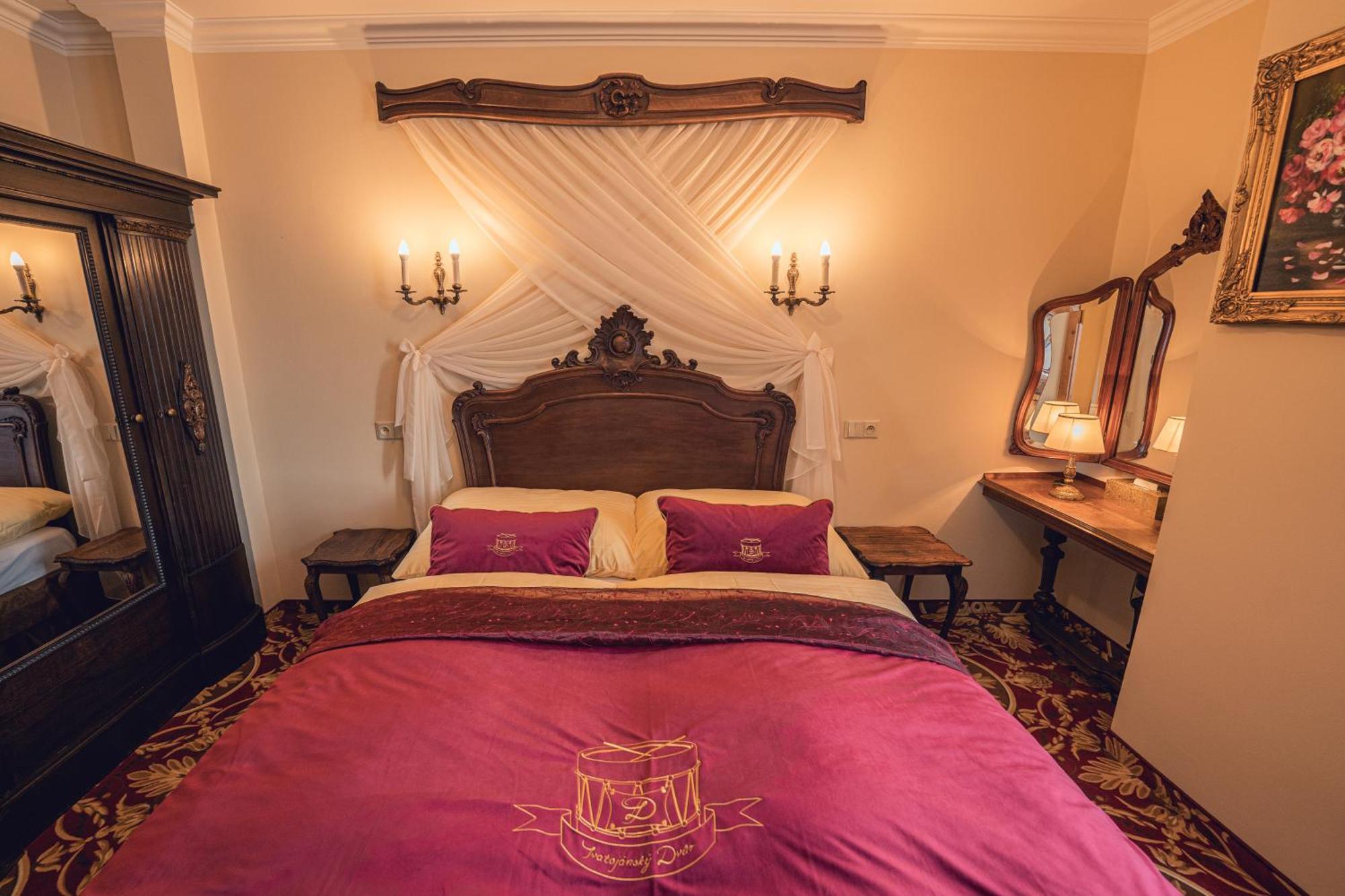 Svatojansky Dvur 4*