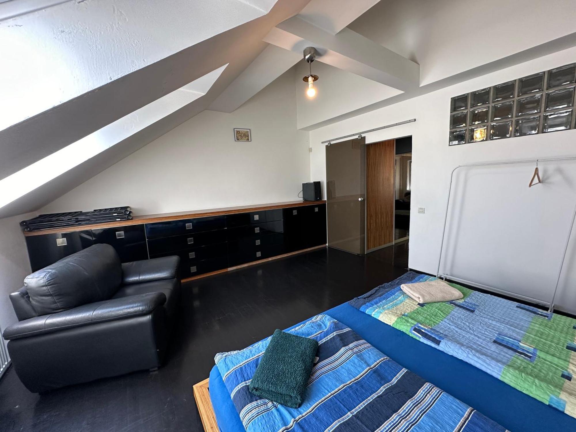 Spacious Karlin Lofty Lägenhet