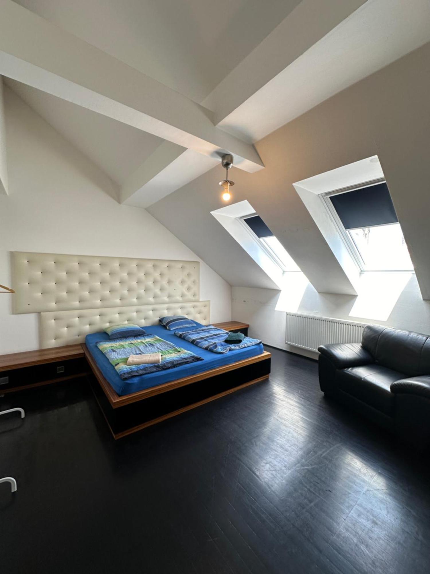 Lägenhet Spacious Karlin Lofty Prag