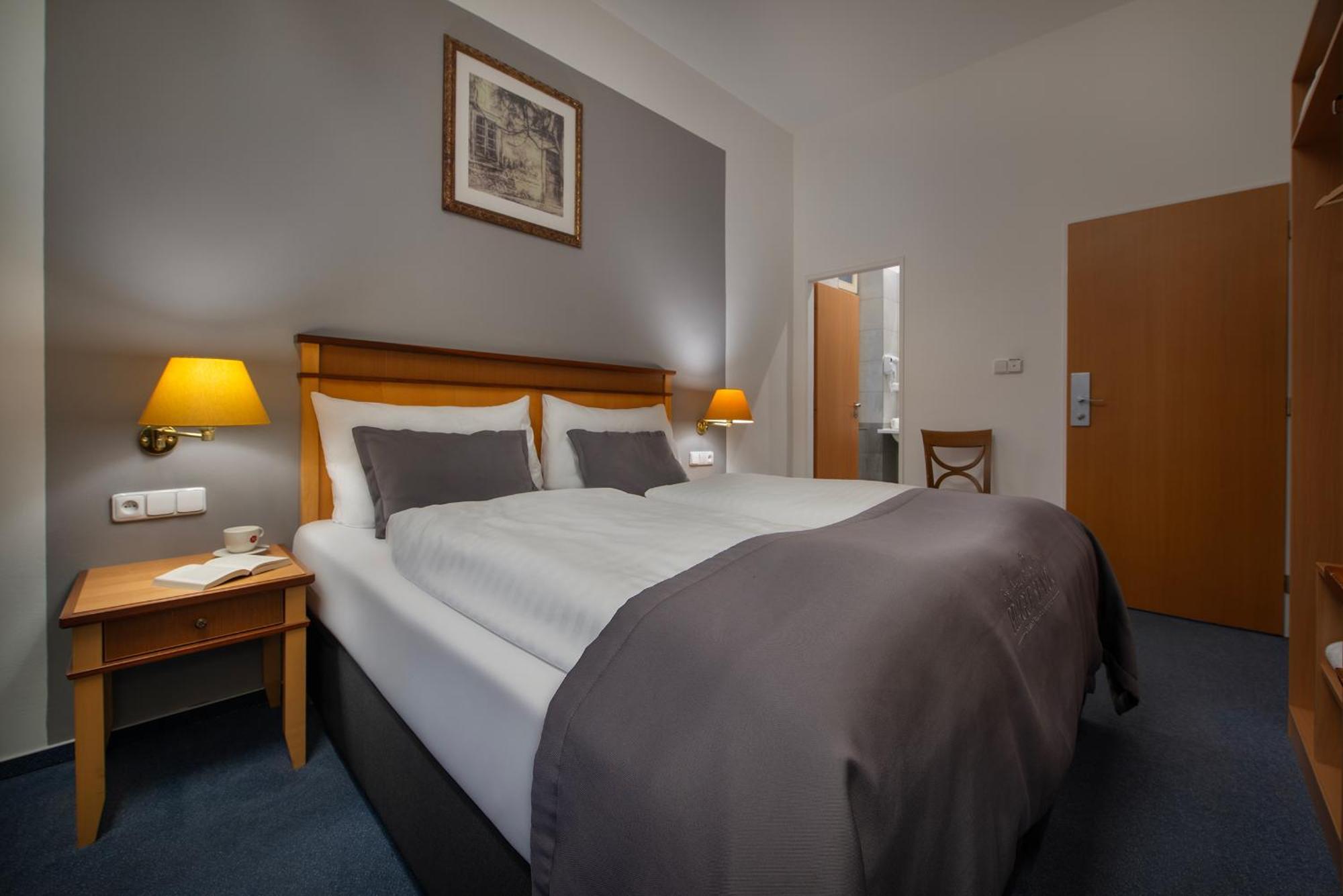 Hotel Season 4*