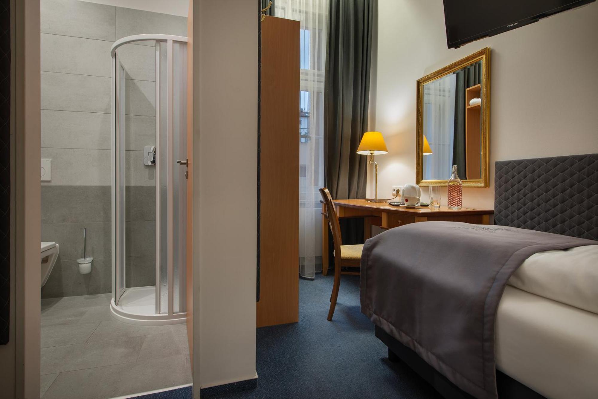 Season Hotel 4*