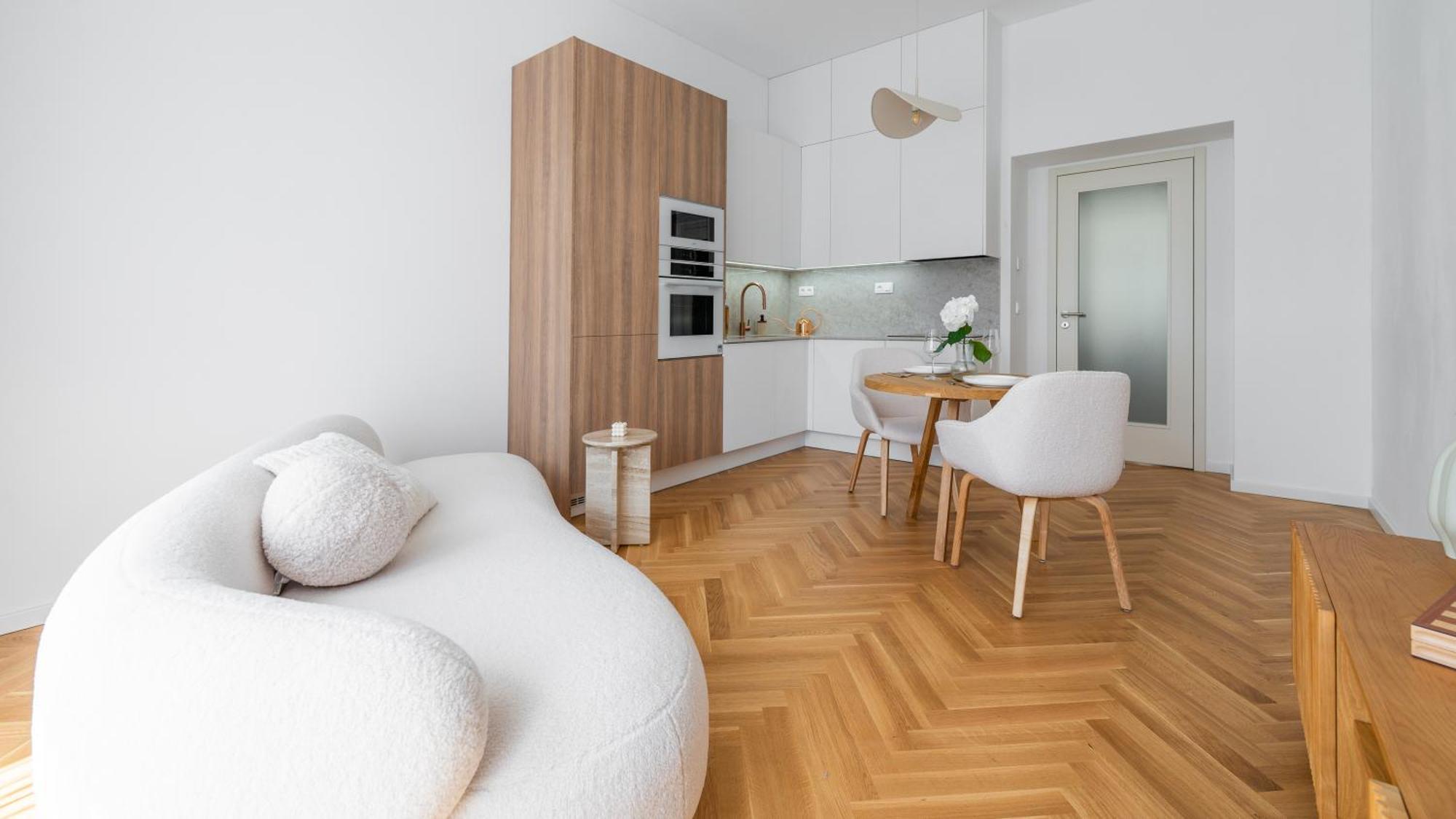 In The Clouds Letna - Luxury With Romantic Balconies In Quiet Centre Of Apartment Prag