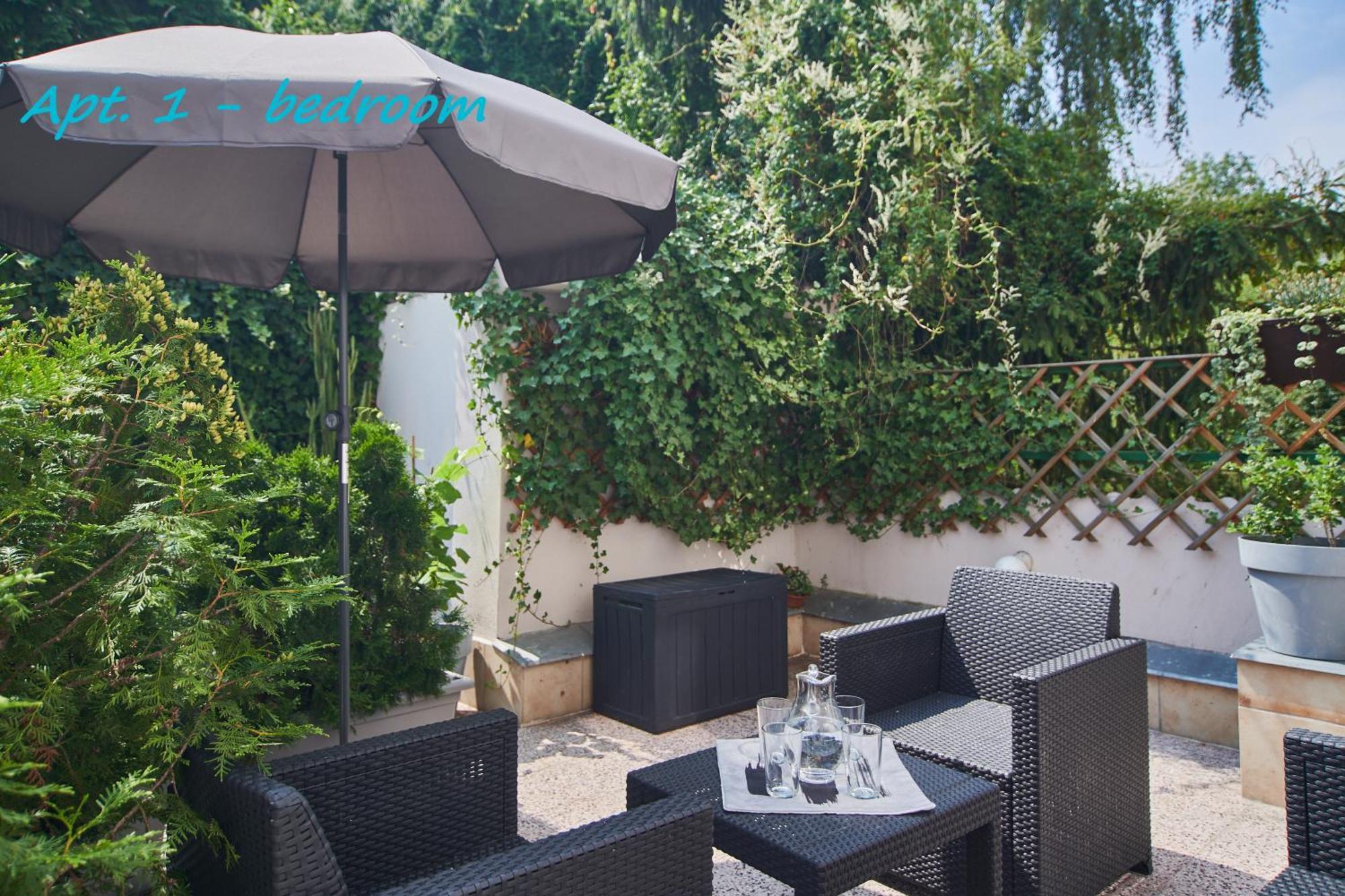 Cozy With Terrace Near Castle Apartment