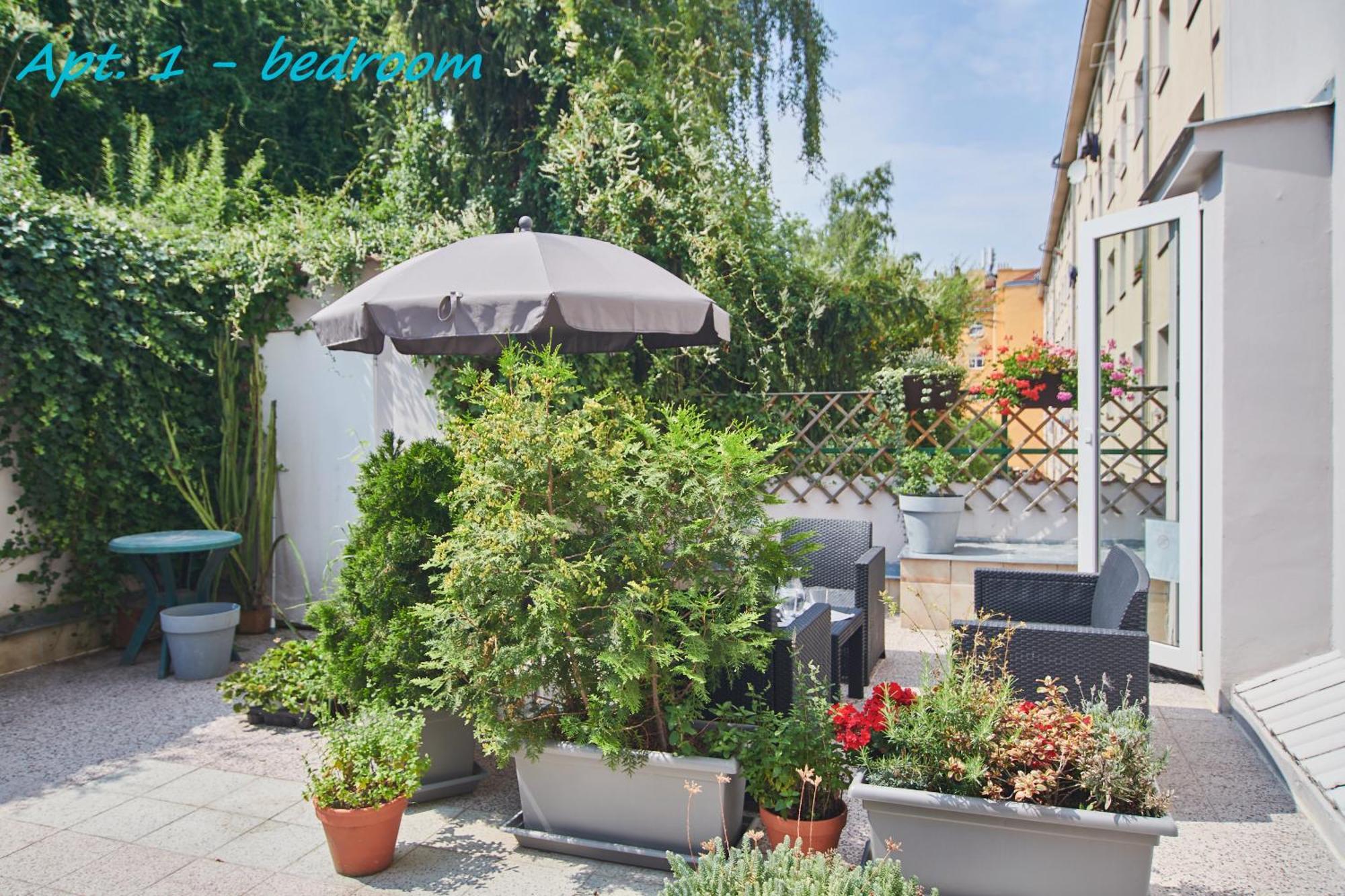 Cozy With Terrace Near Castle Apartment *
