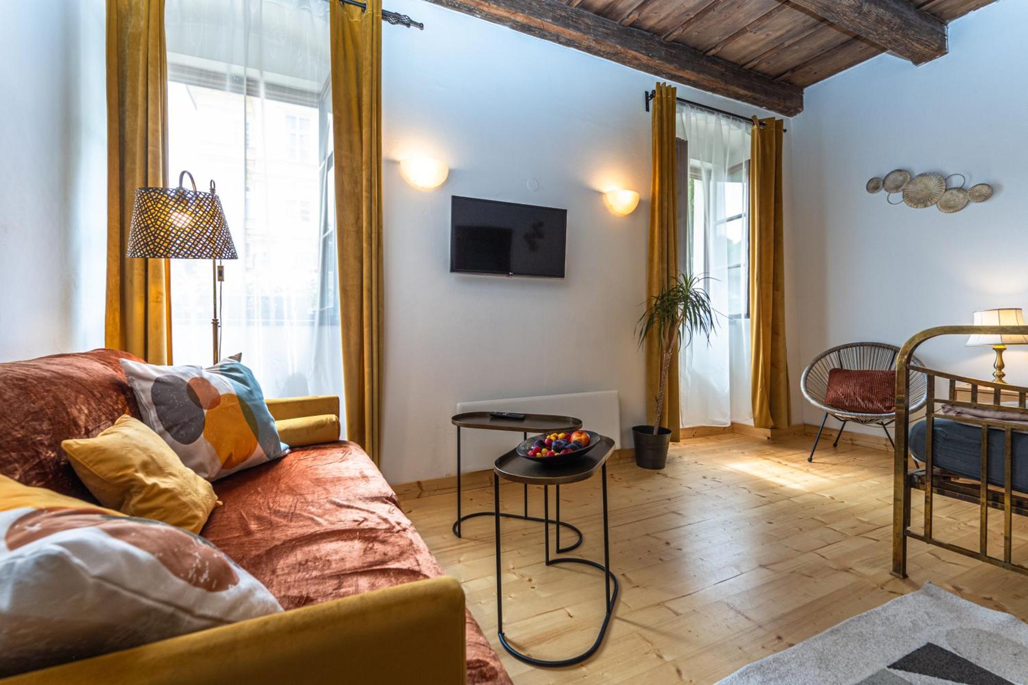 Apartment Deluxe *