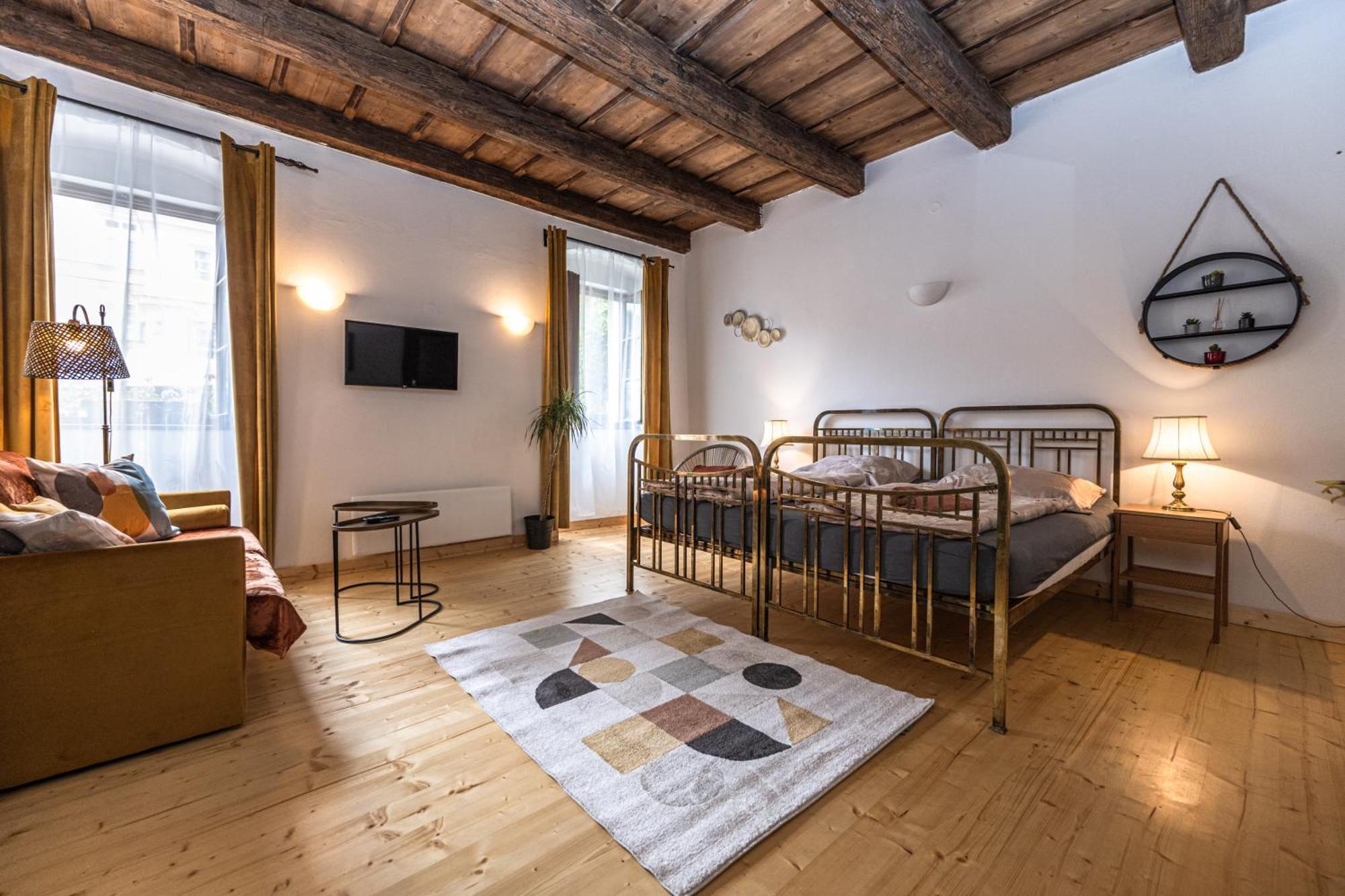Deluxe Apartment *