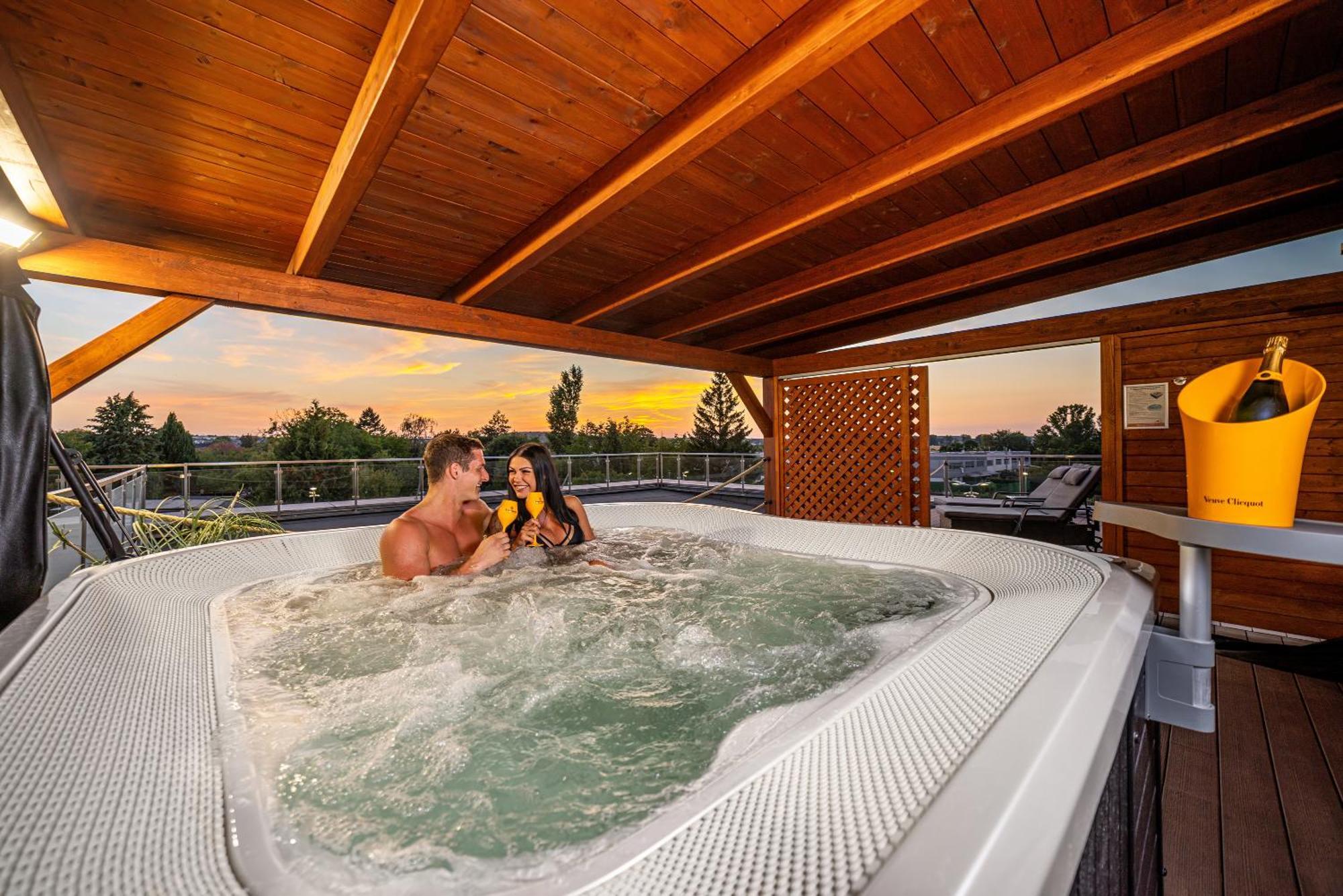Hotell Aura Design & Garden Pool
