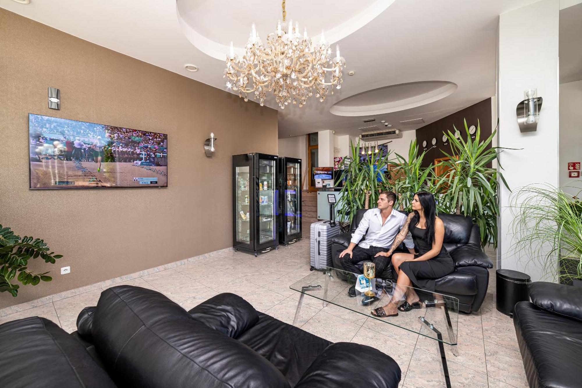 Hotell Aura Design & Garden Pool 3*