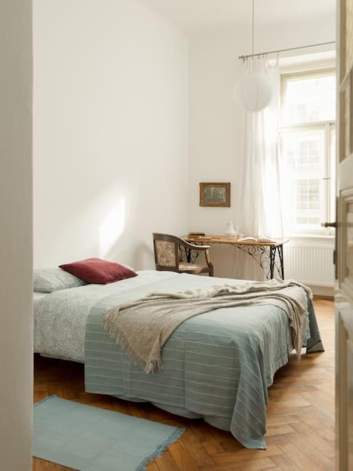 Artisan & Old-timey 2 Bedrooms