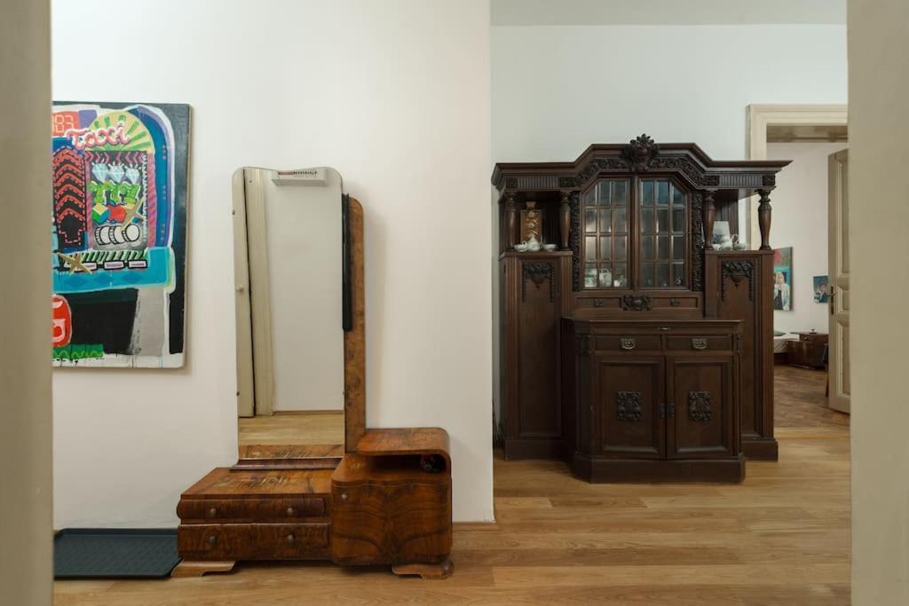 Artisan & Old-timey 2 Bedrooms Apartment *