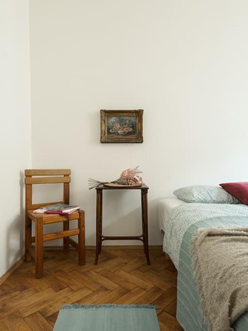 Artisan & Old-timey 2 Bedrooms *