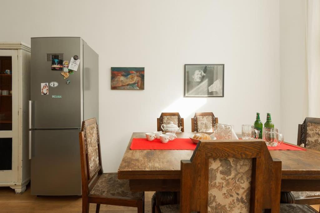 Artisan & Old-timey 2 Bedrooms Apartment *