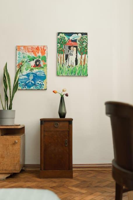 Apartment Artisan & Old-timey 2 Bedrooms