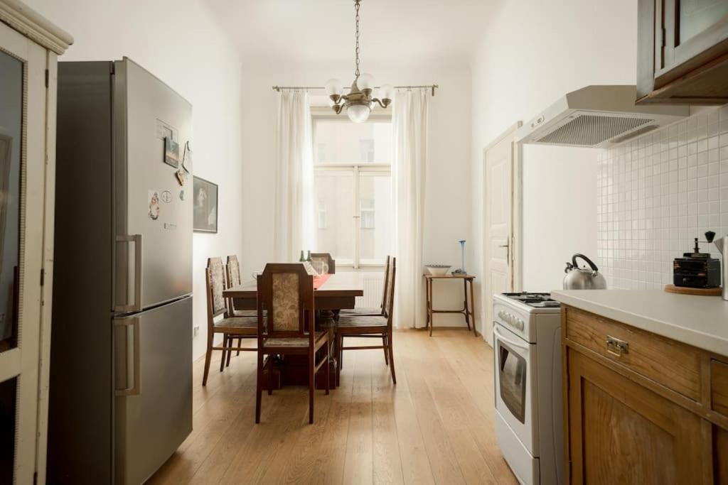 Artisan & Old-timey 2 Bedrooms Apartment Prag