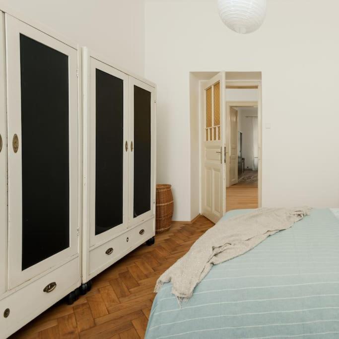Apartment Artisan & Old-timey 2 Bedrooms