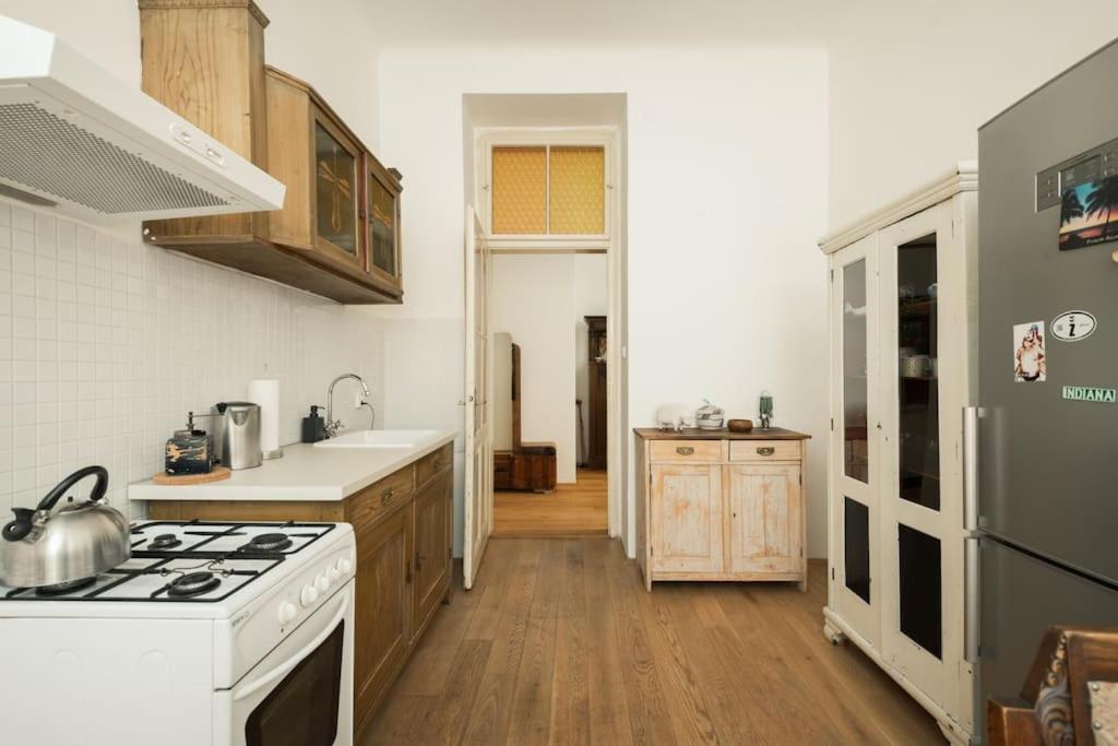 Artisan & Old-timey 2 Bedrooms