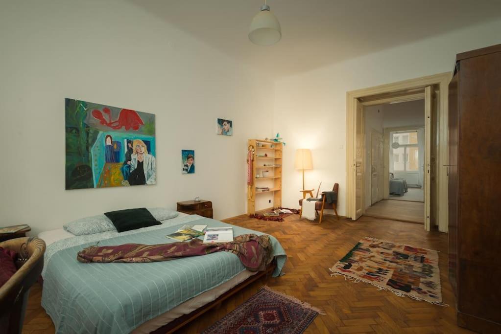 Apartment Artisan & Old-timey 2 Bedrooms