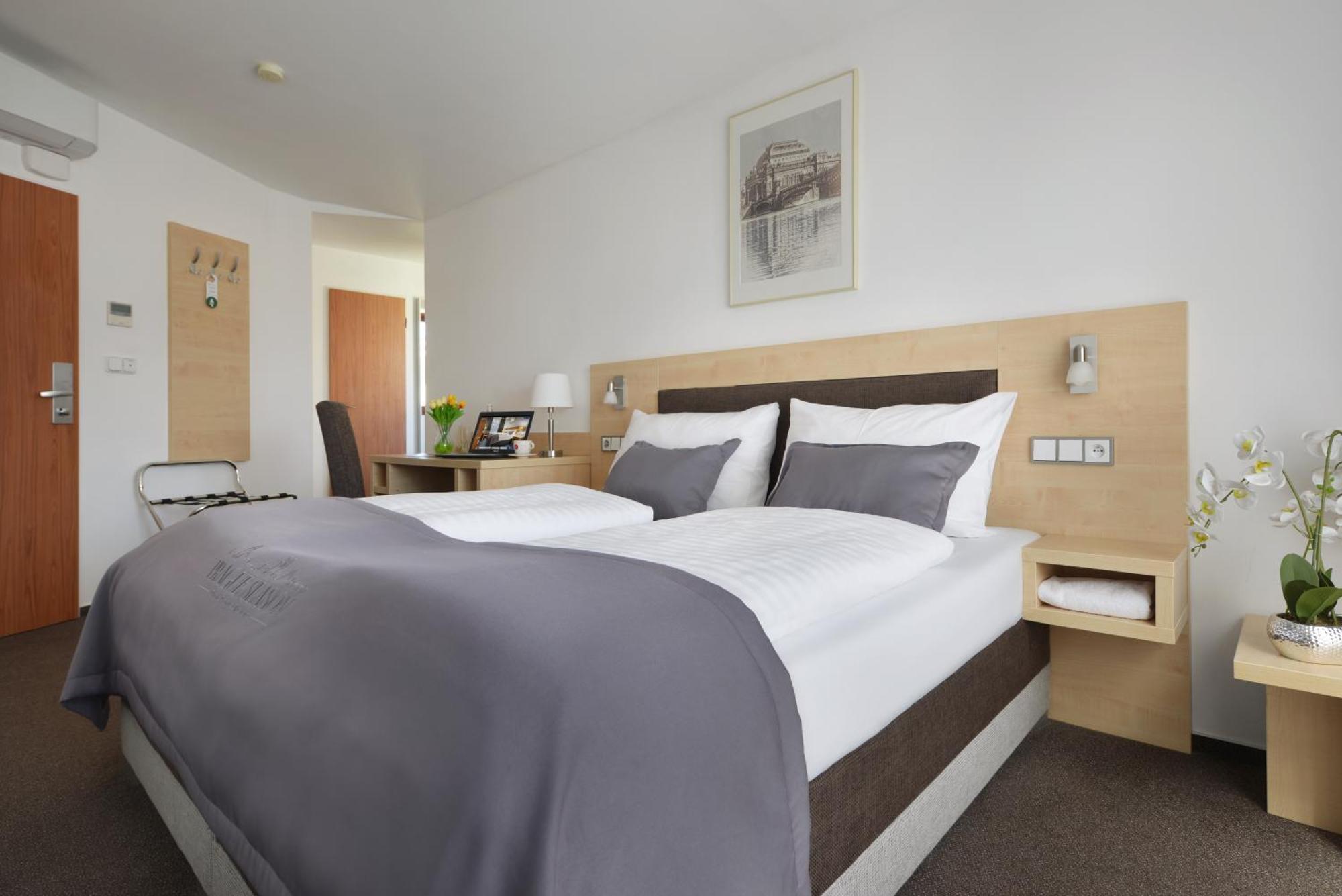 Season Hotel 4*