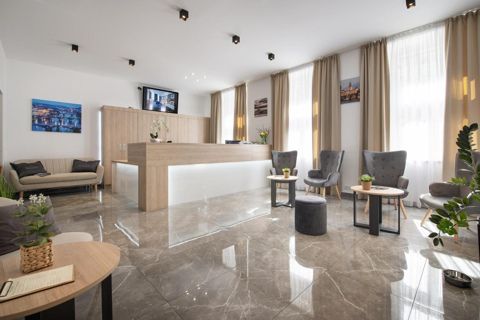 Season Hotel 4*