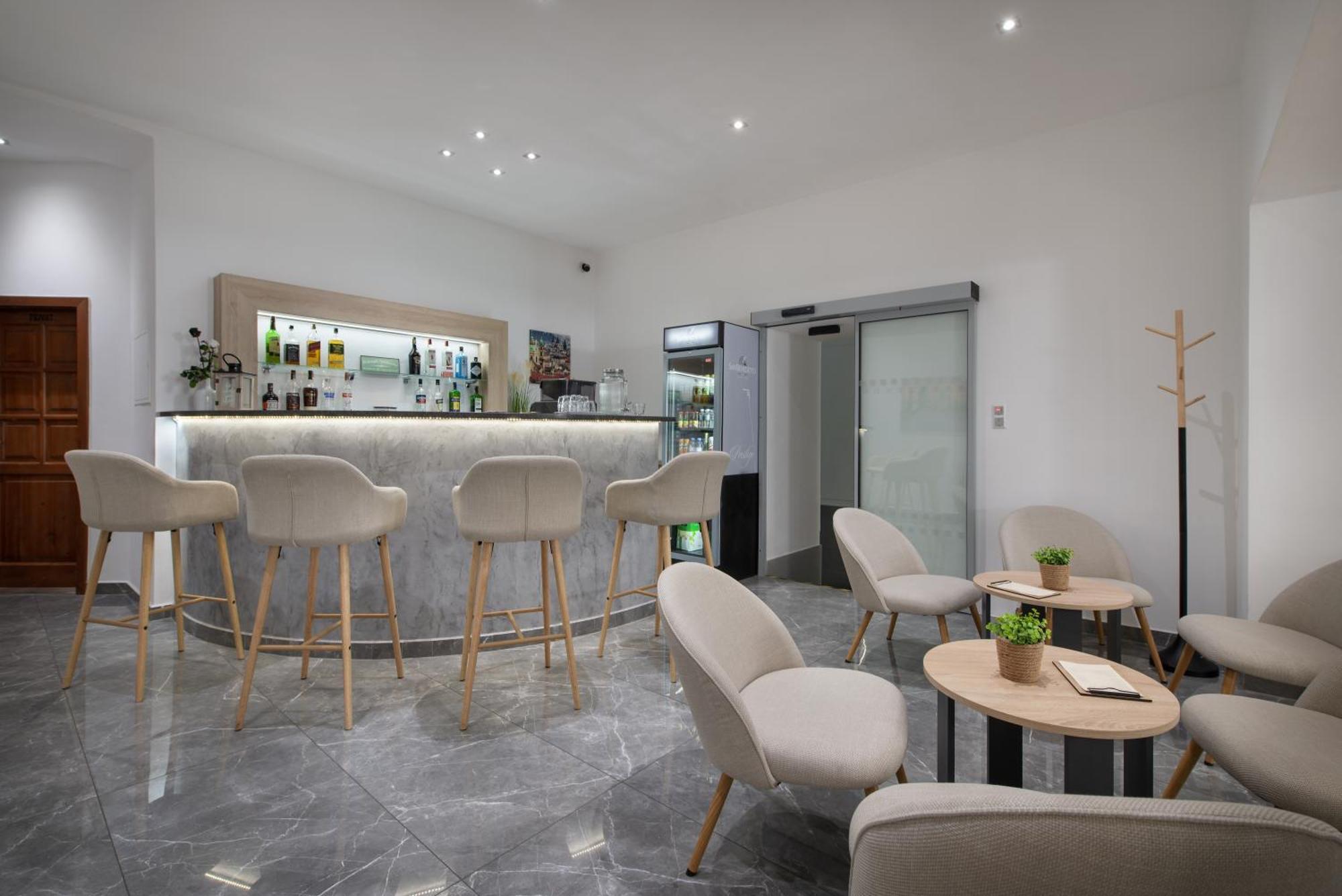 Season Hotel 4*