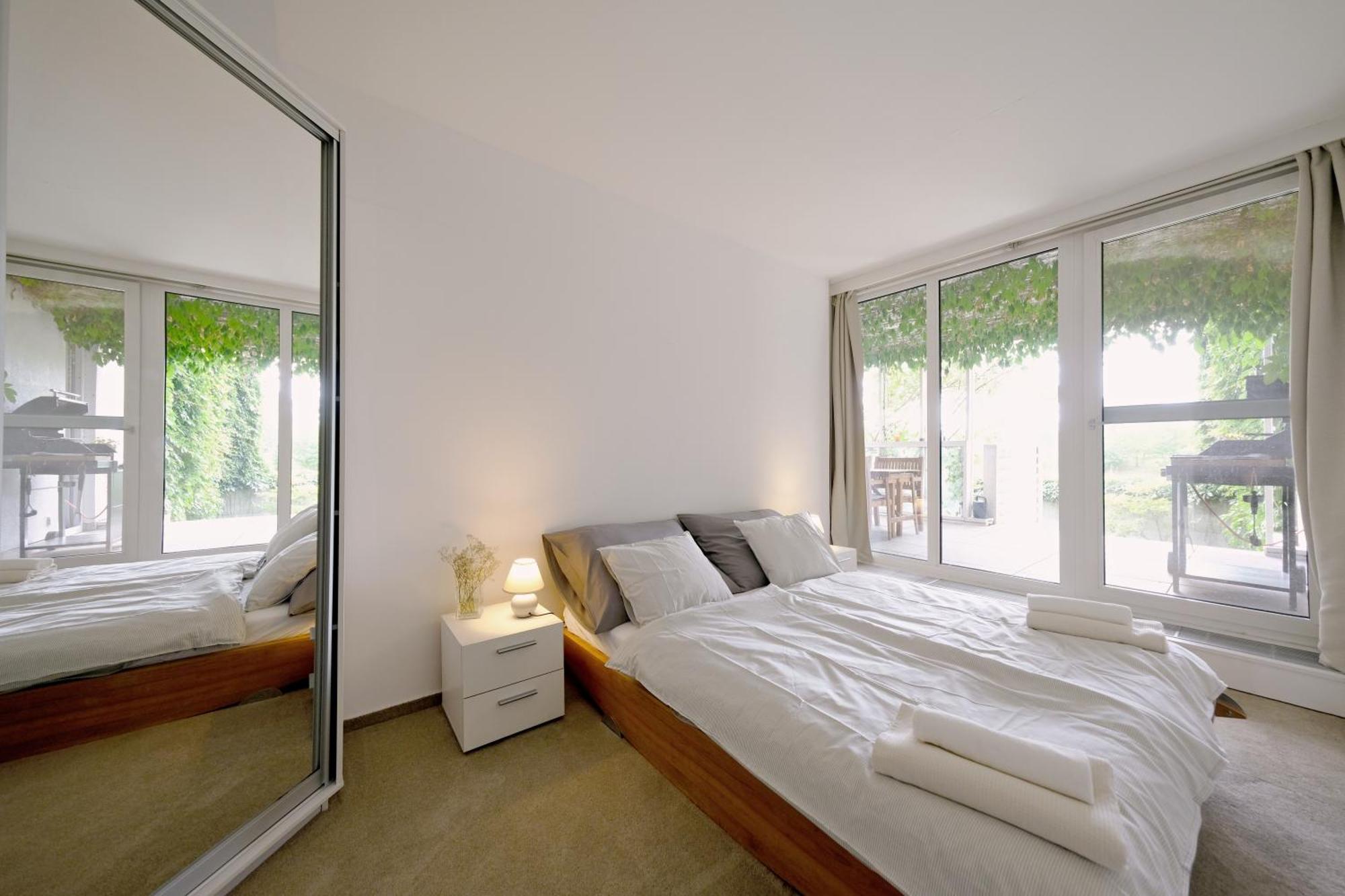Vida Prostorny 220 M2 3br S Krbem A Zahradou, Idealni Pro Rodiny Prag
