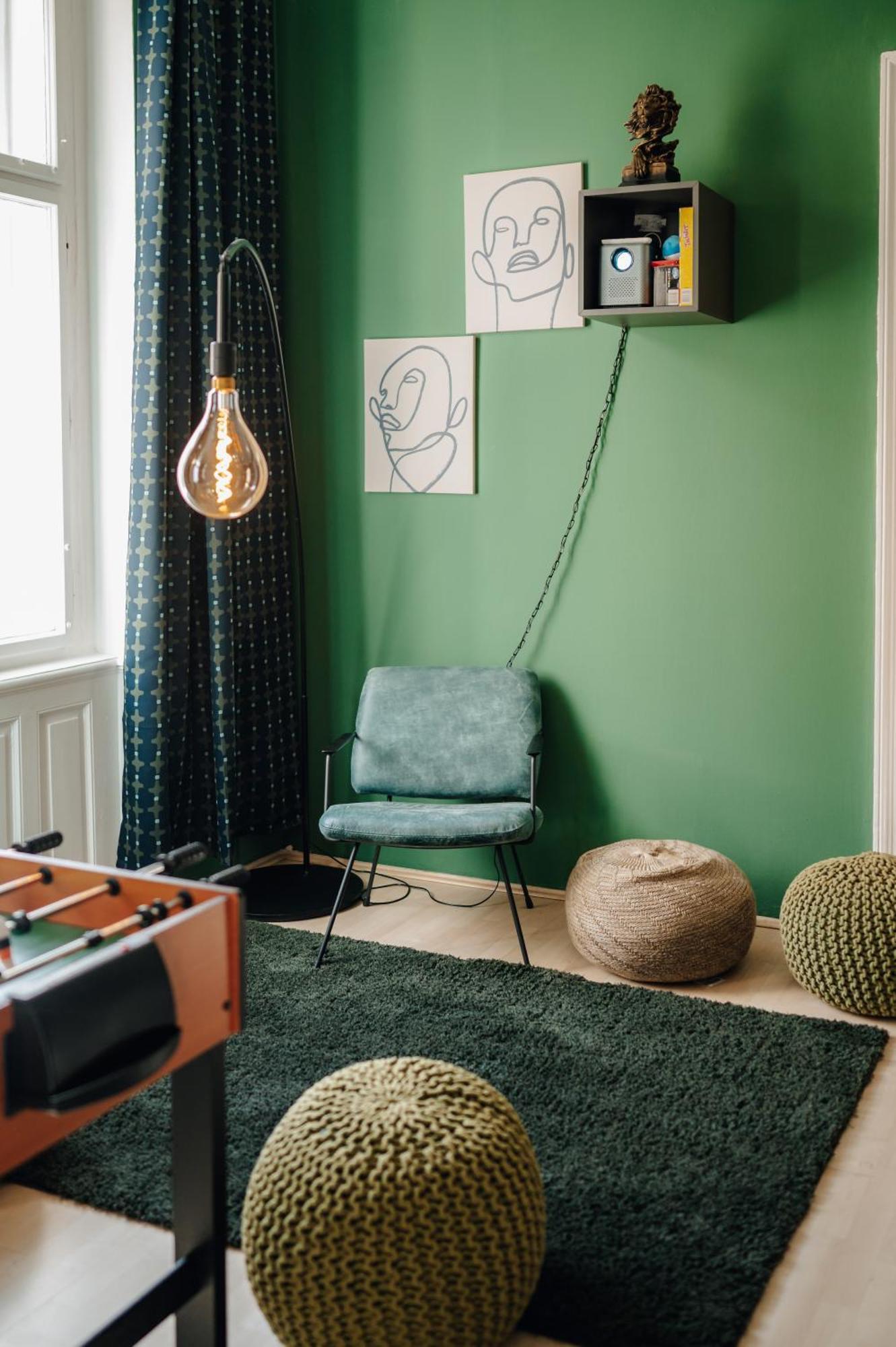Cinema Billiard & Foosball - Centre Apartment *