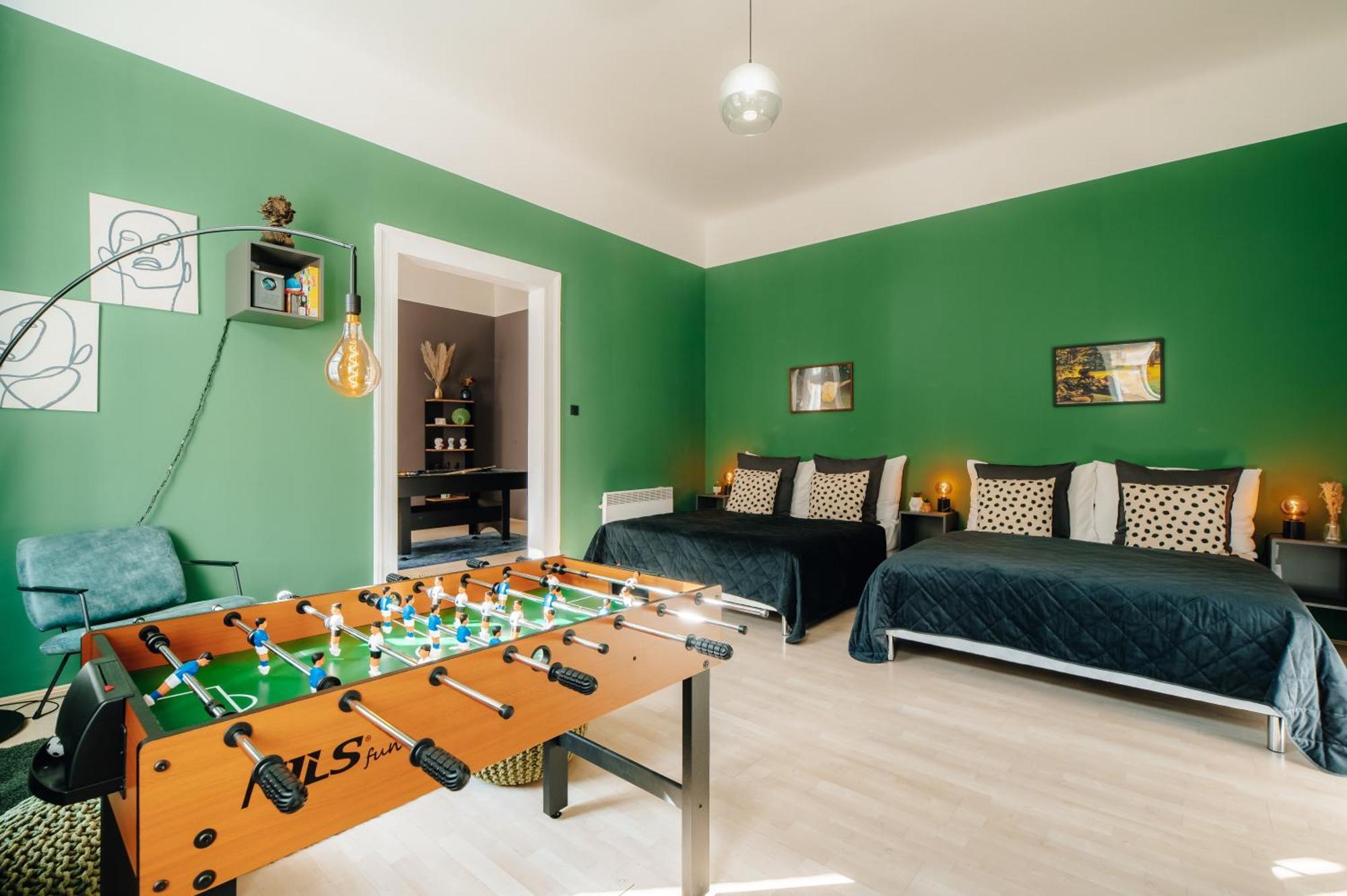 Apartment Cinema Billiard & Foosball - Centre Prag