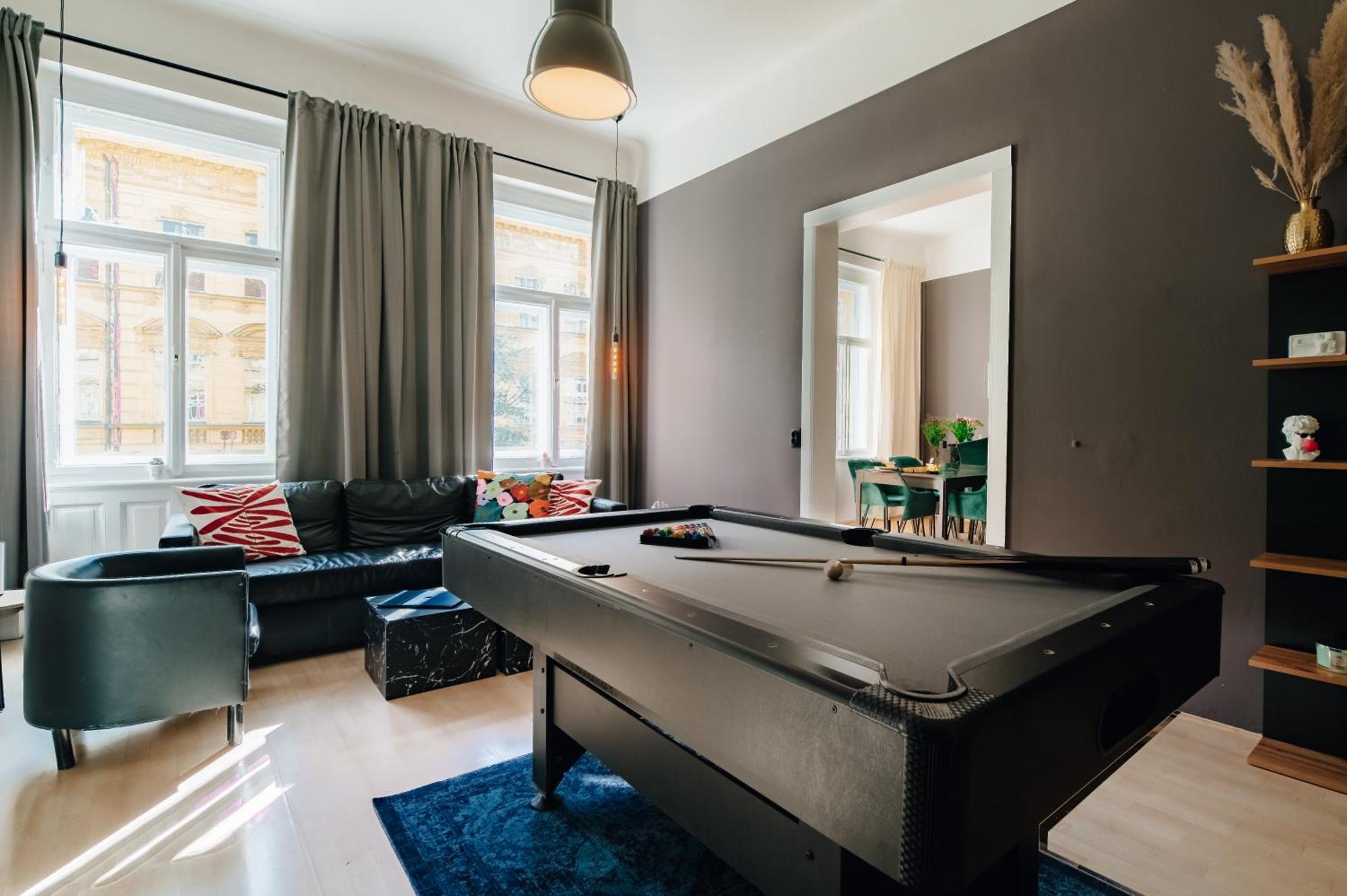 Apartment Cinema Billiard & Foosball - Centre *