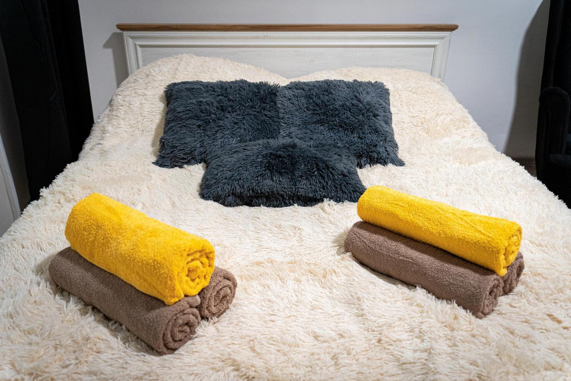Golden Lion Apartment *