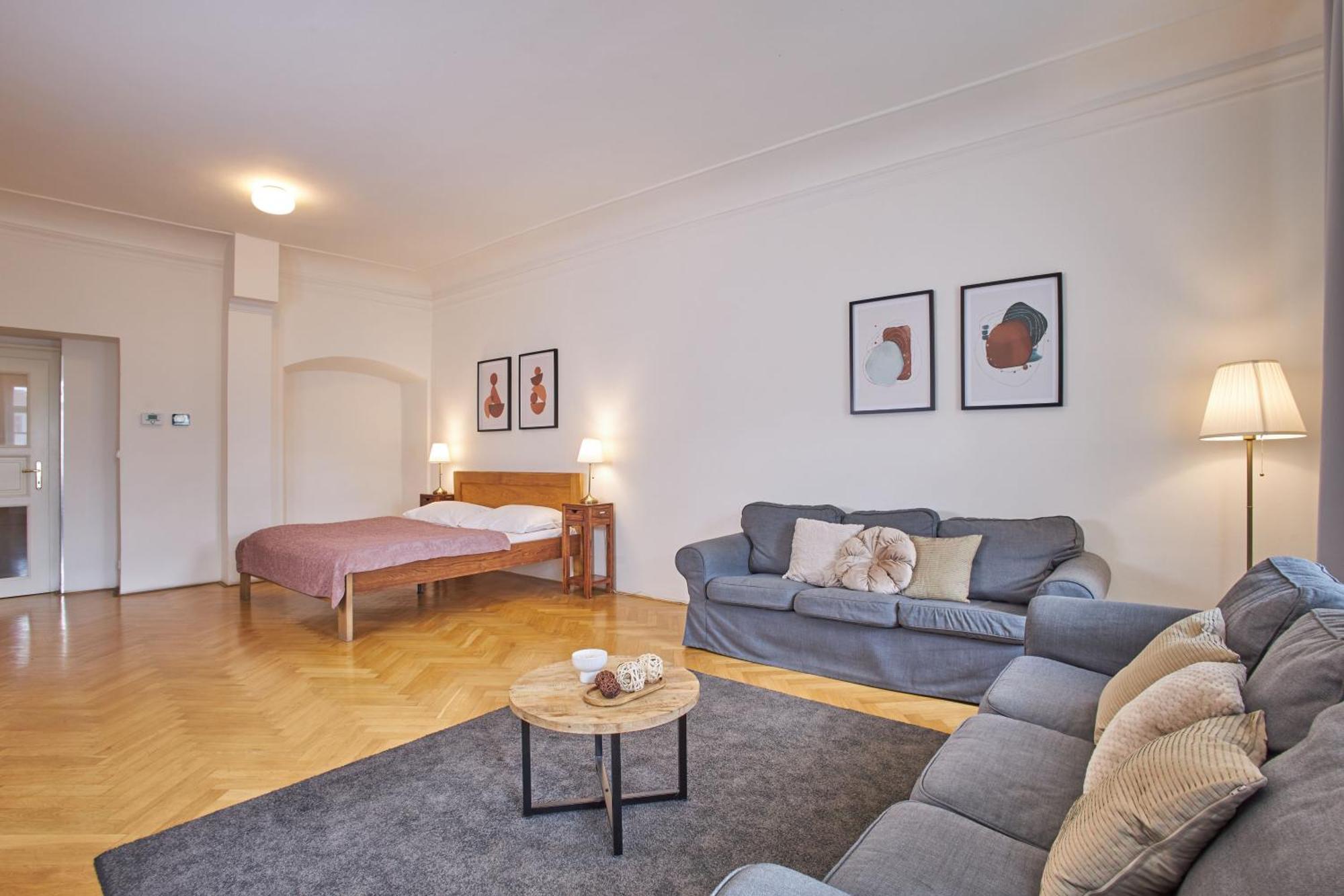 Charles Bridge Apartment Prague