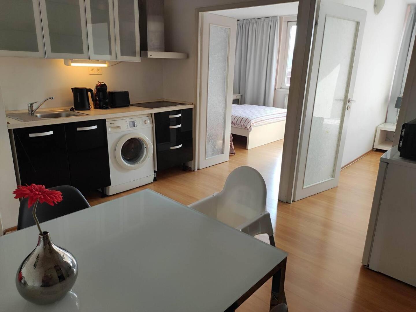 Golden Family Apartment