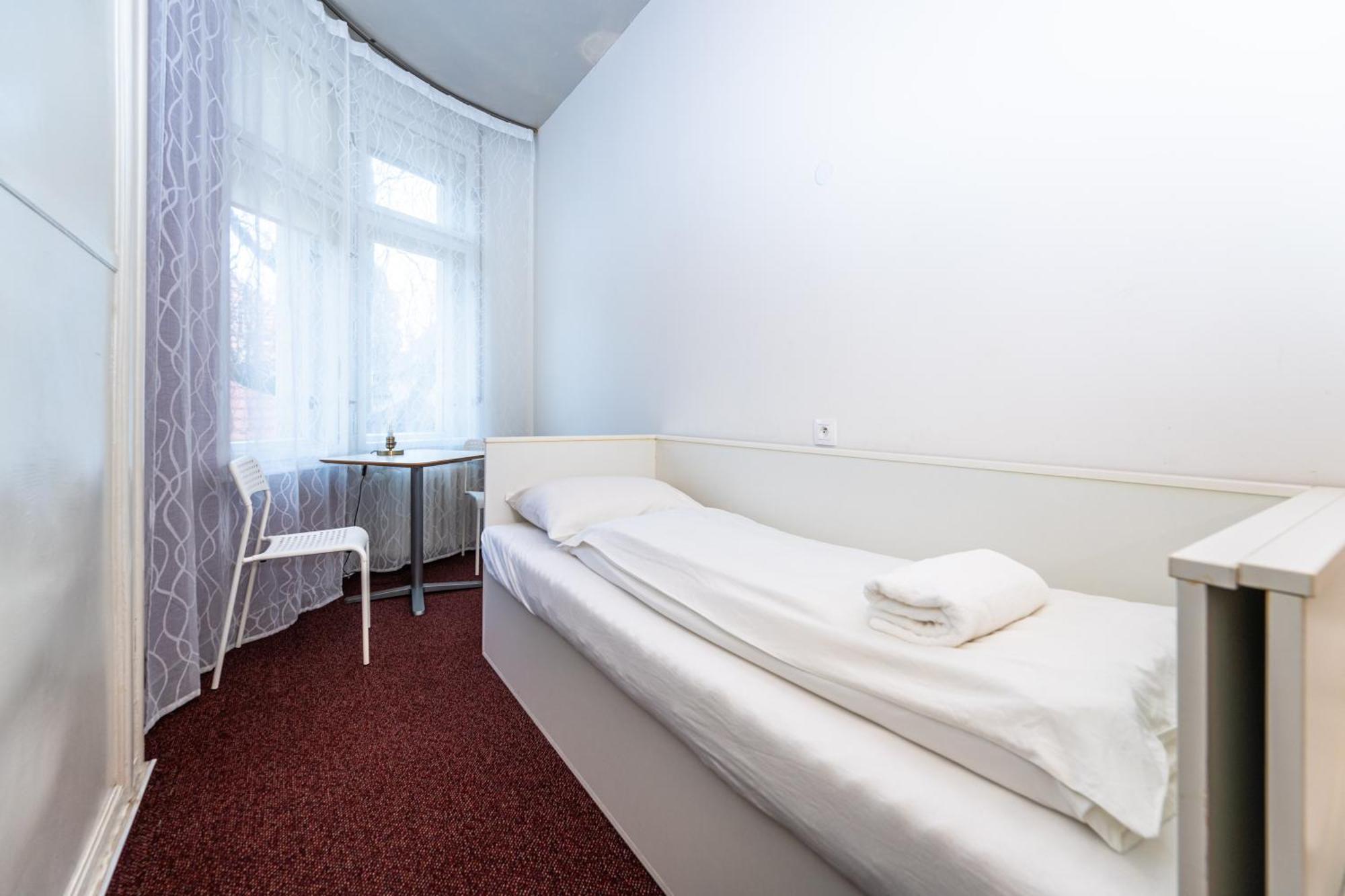 Imperia Hostel *