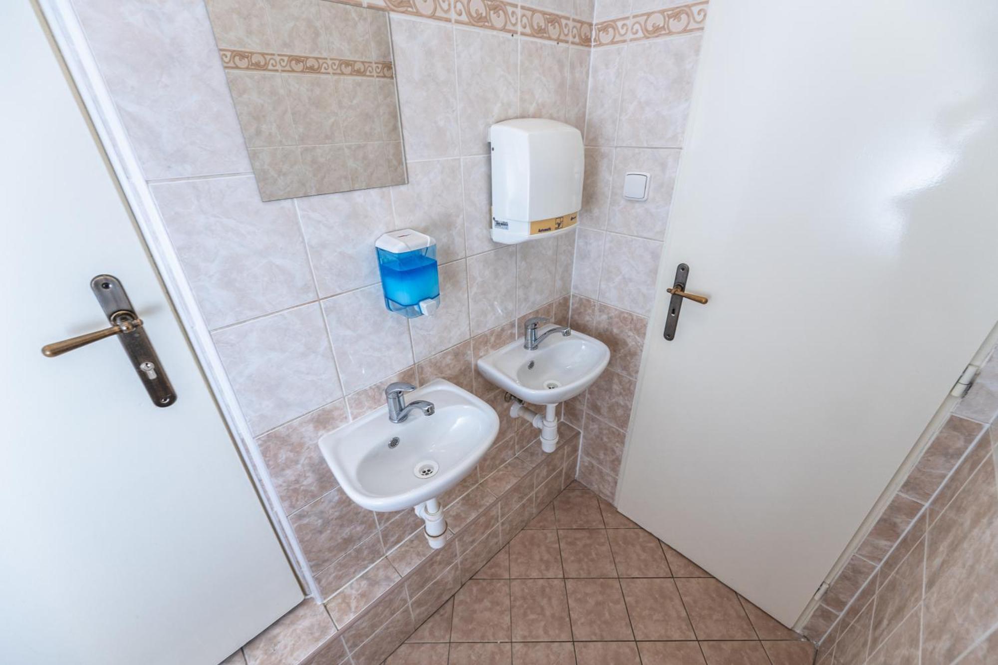 Imperia Hostel *