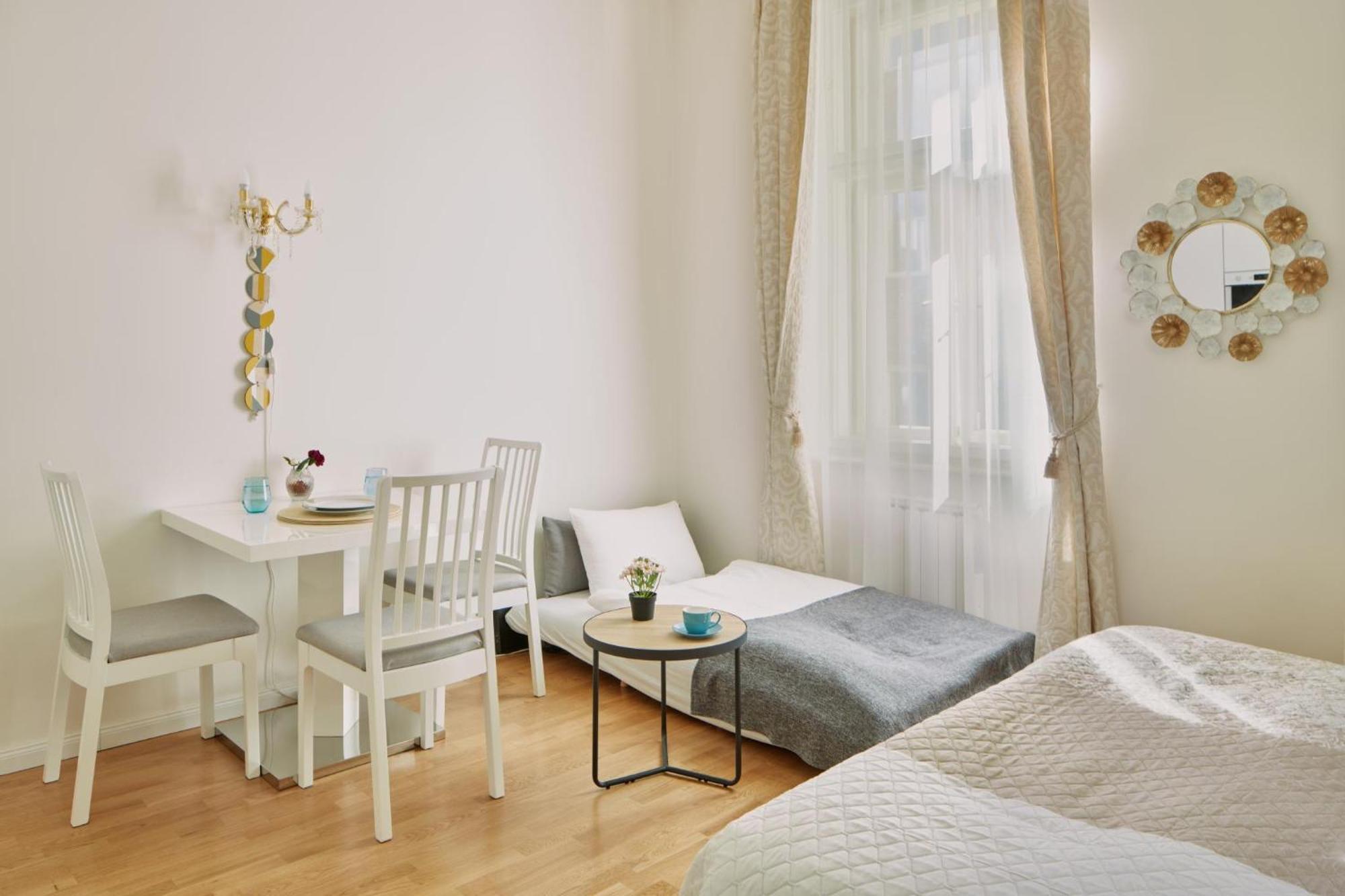 Days - Elegant Near Wenceslas Square Apartment