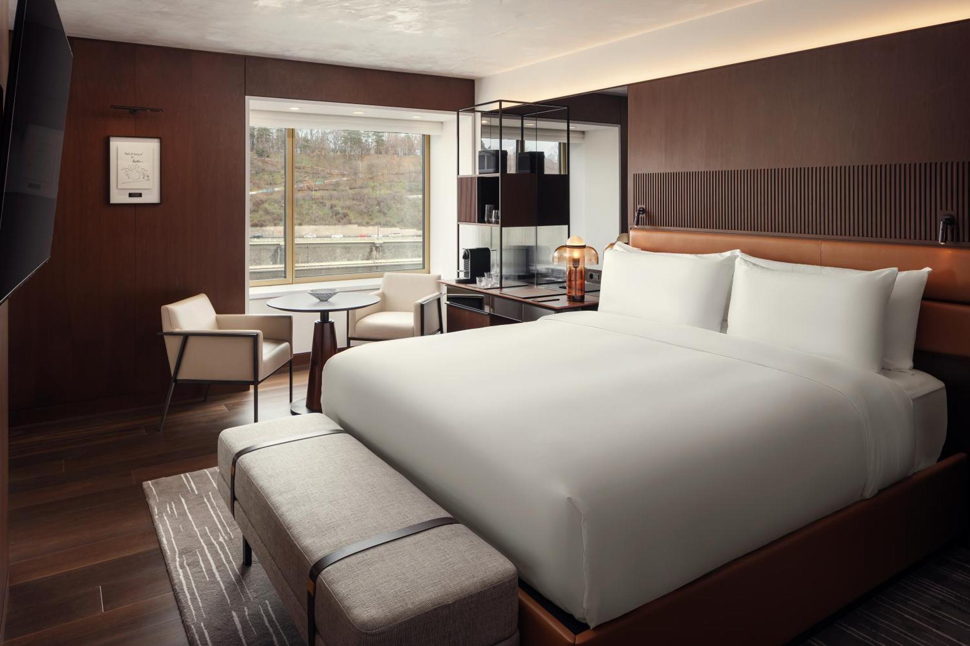 Fairmont Golden 5*