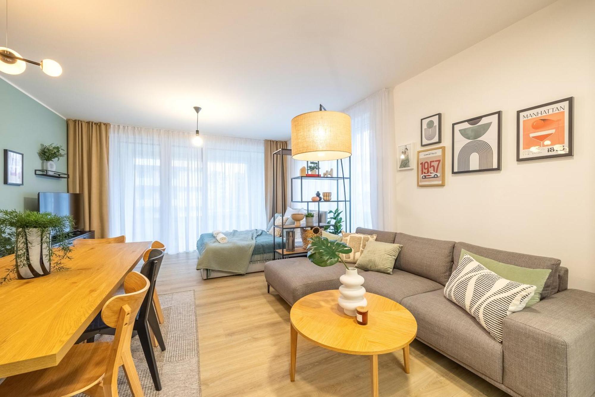 Spacious 3br - 2 Parking Spots, Full Kitchen, By Gravity * Prag