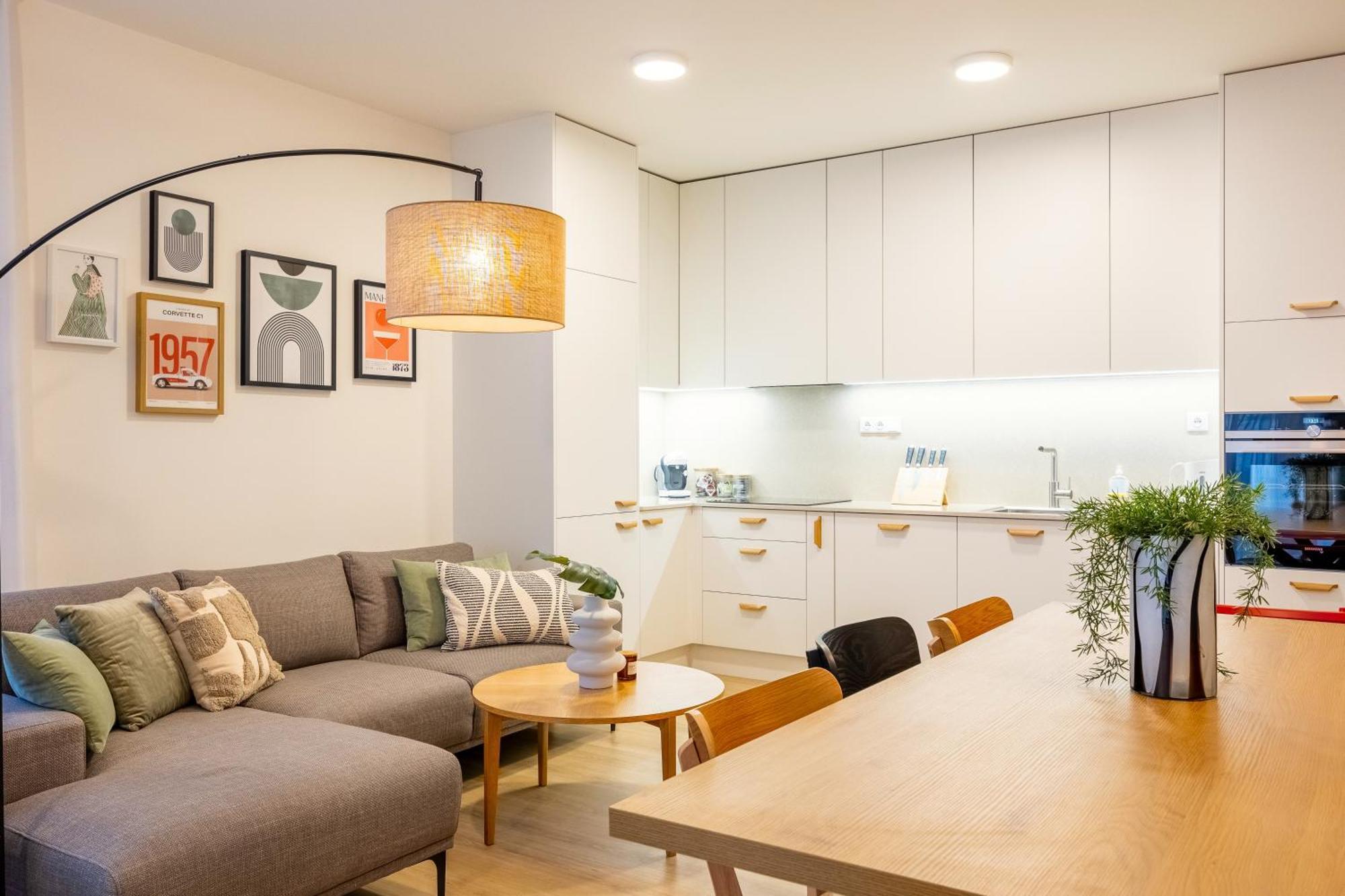 Spacious 3br - 2 Parking Spots, Full Kitchen, By Gravity Lägenhet Prag
