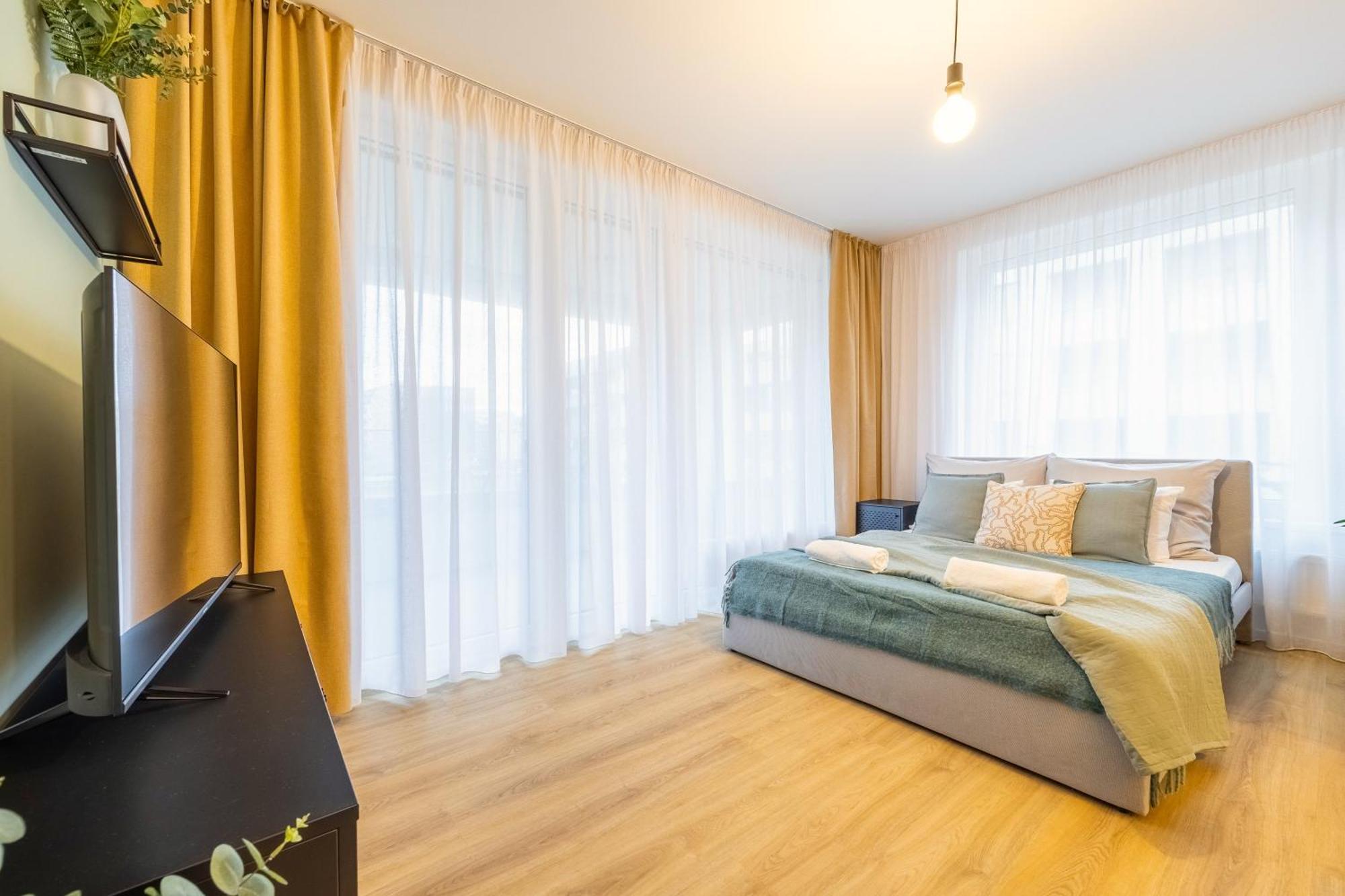 Spacious 3br - 2 Parking Spots, Full Kitchen, By Gravity Lägenhet *