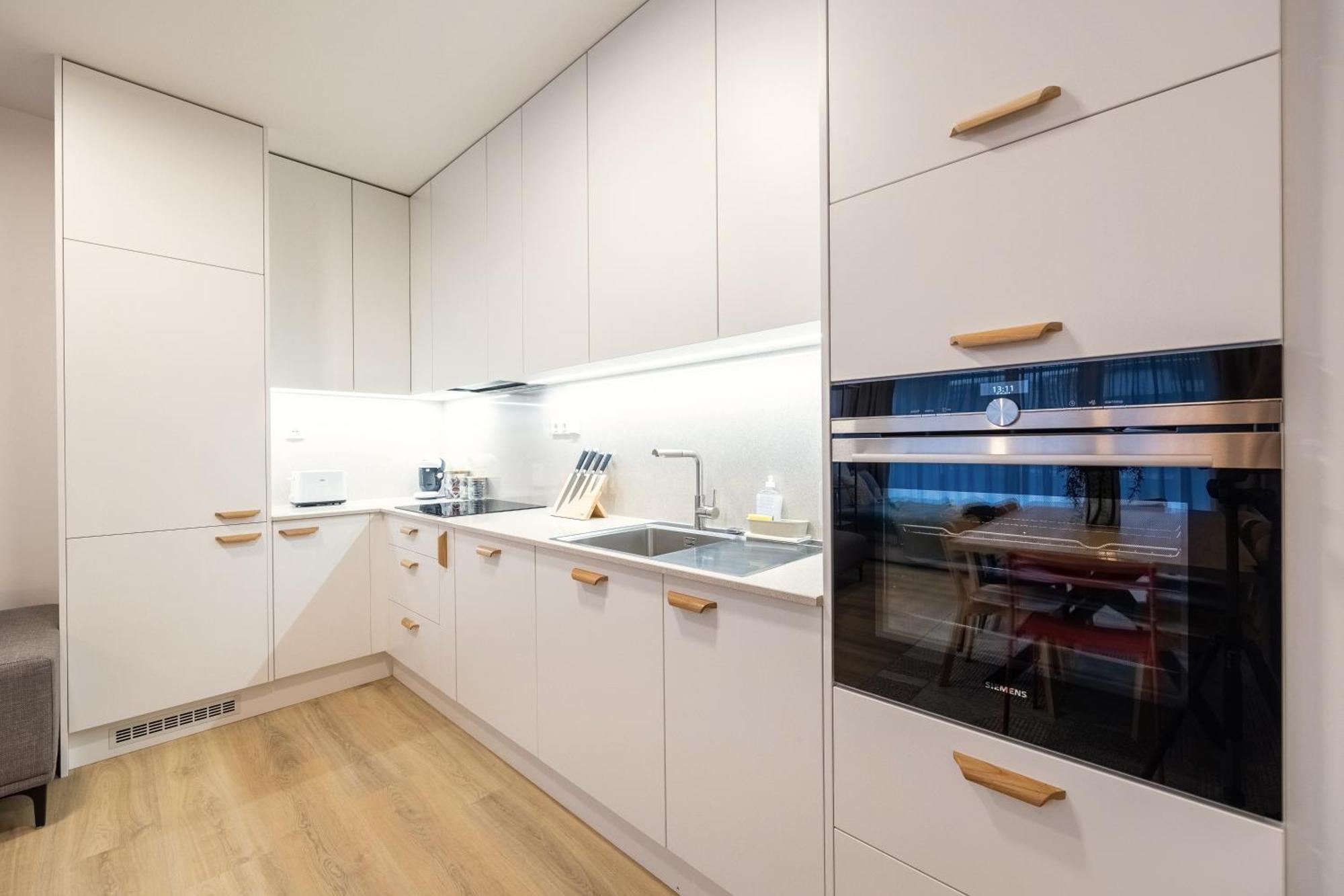 Spacious 3br - 2 Parking Spots, Full Kitchen, By Gravity Lägenhet Prag