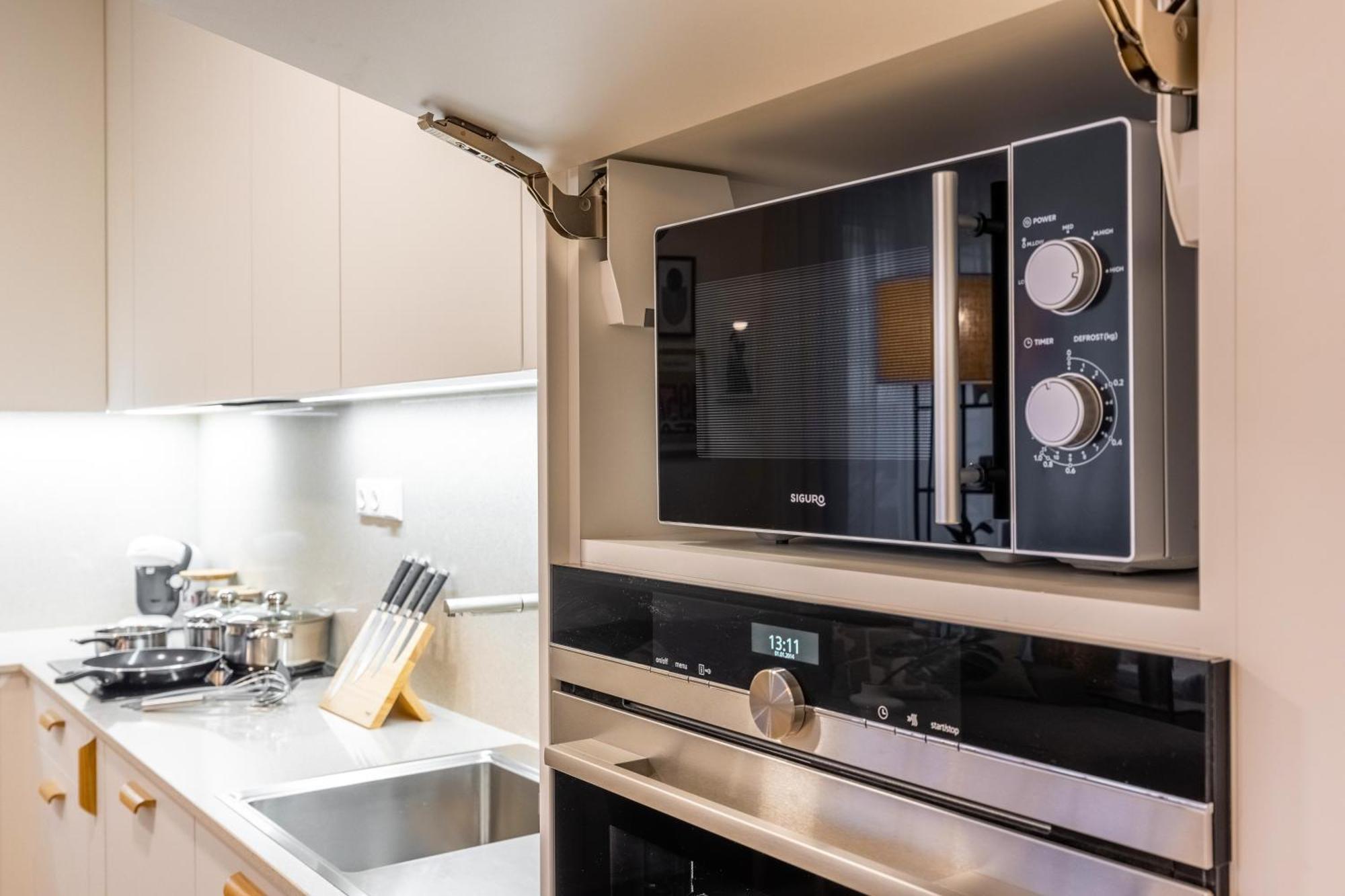 Spacious 3br - 2 Parking Spots, Full Kitchen, By Gravity Prag